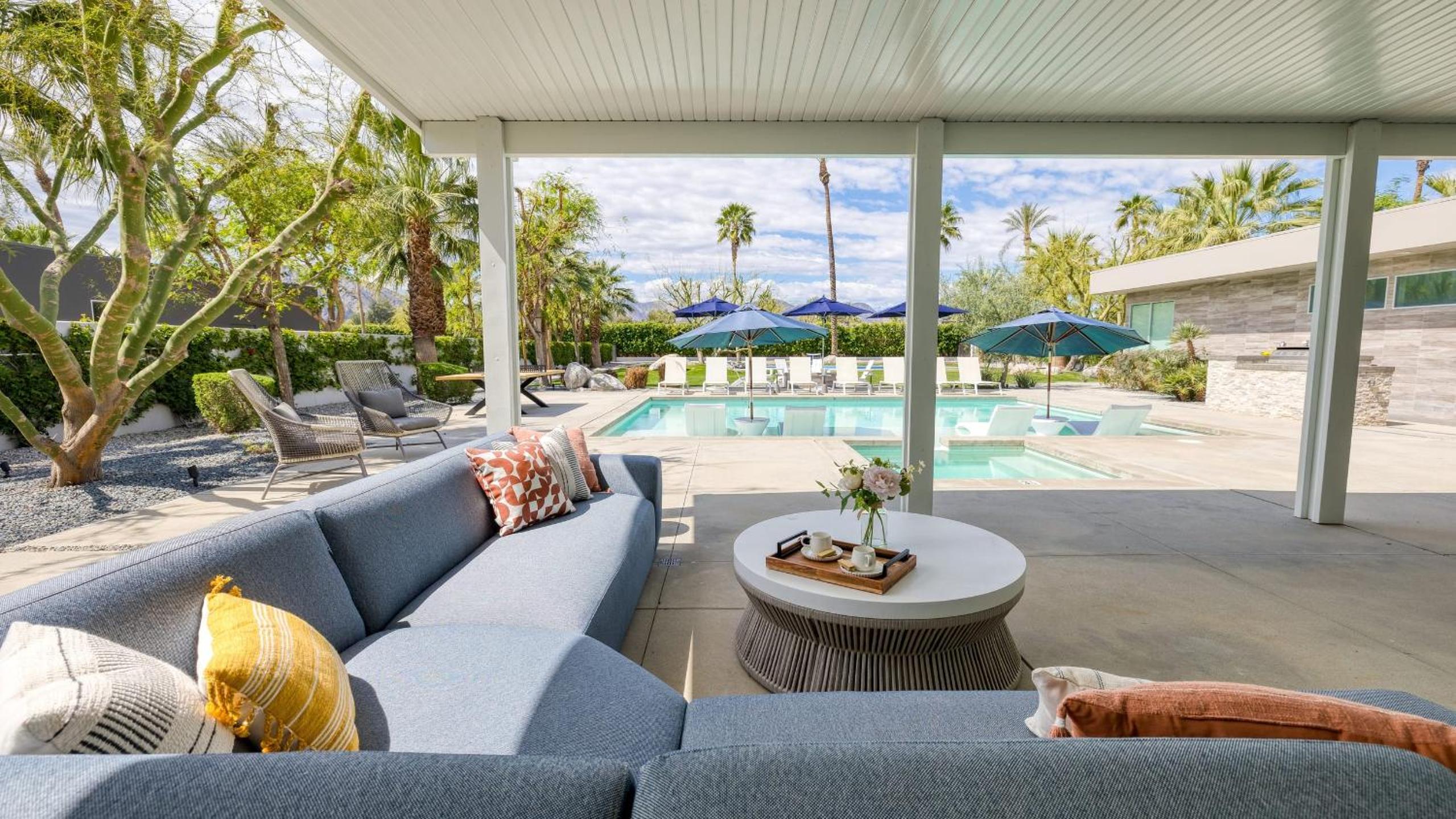 Sleeps 40 3 Luxe Villas next to Empire Polo Club Putting Green Pickleball