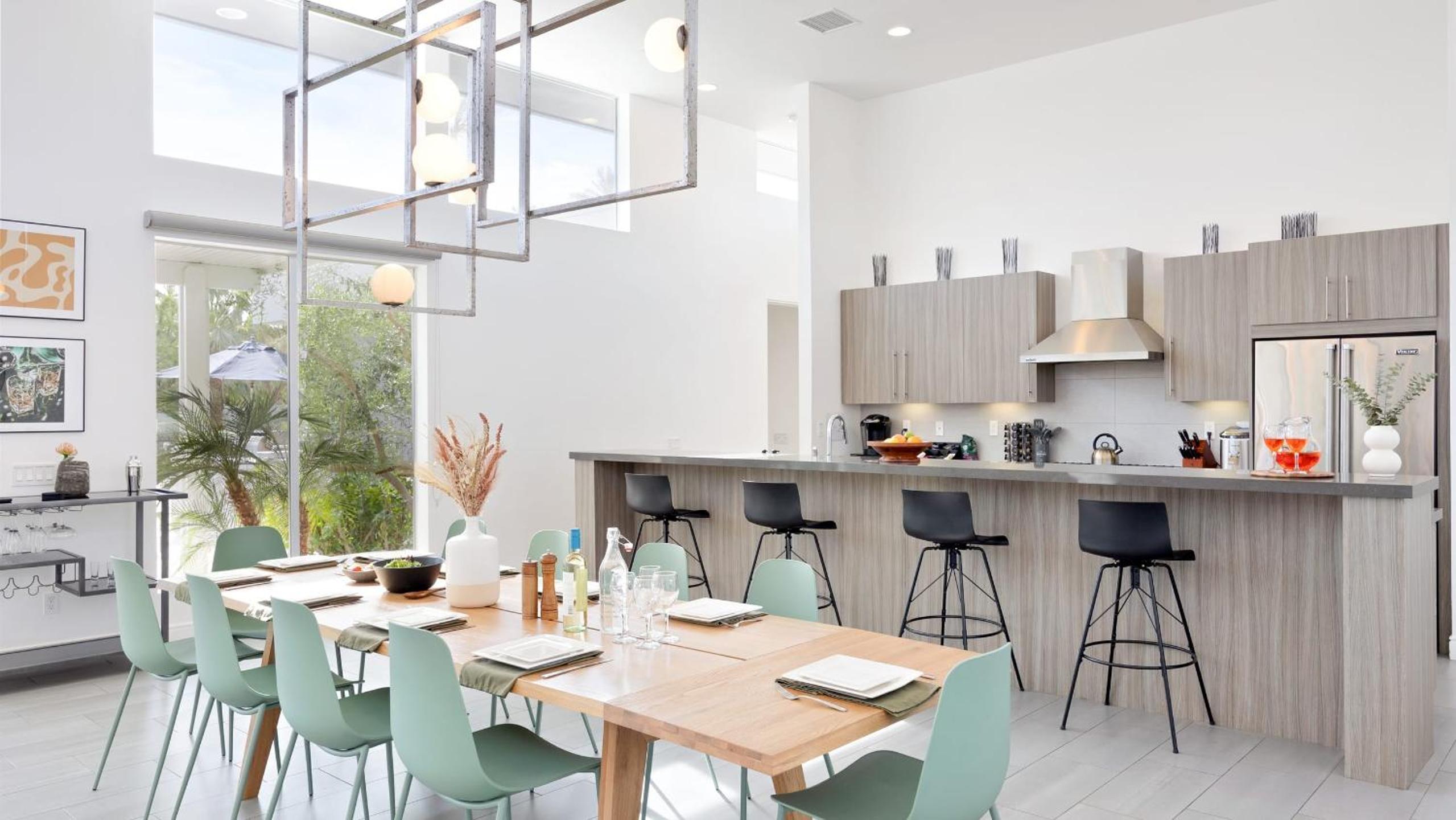 Sleeps 40 3 Luxe Villas next to Empire Polo Club Putting Green Pickleball