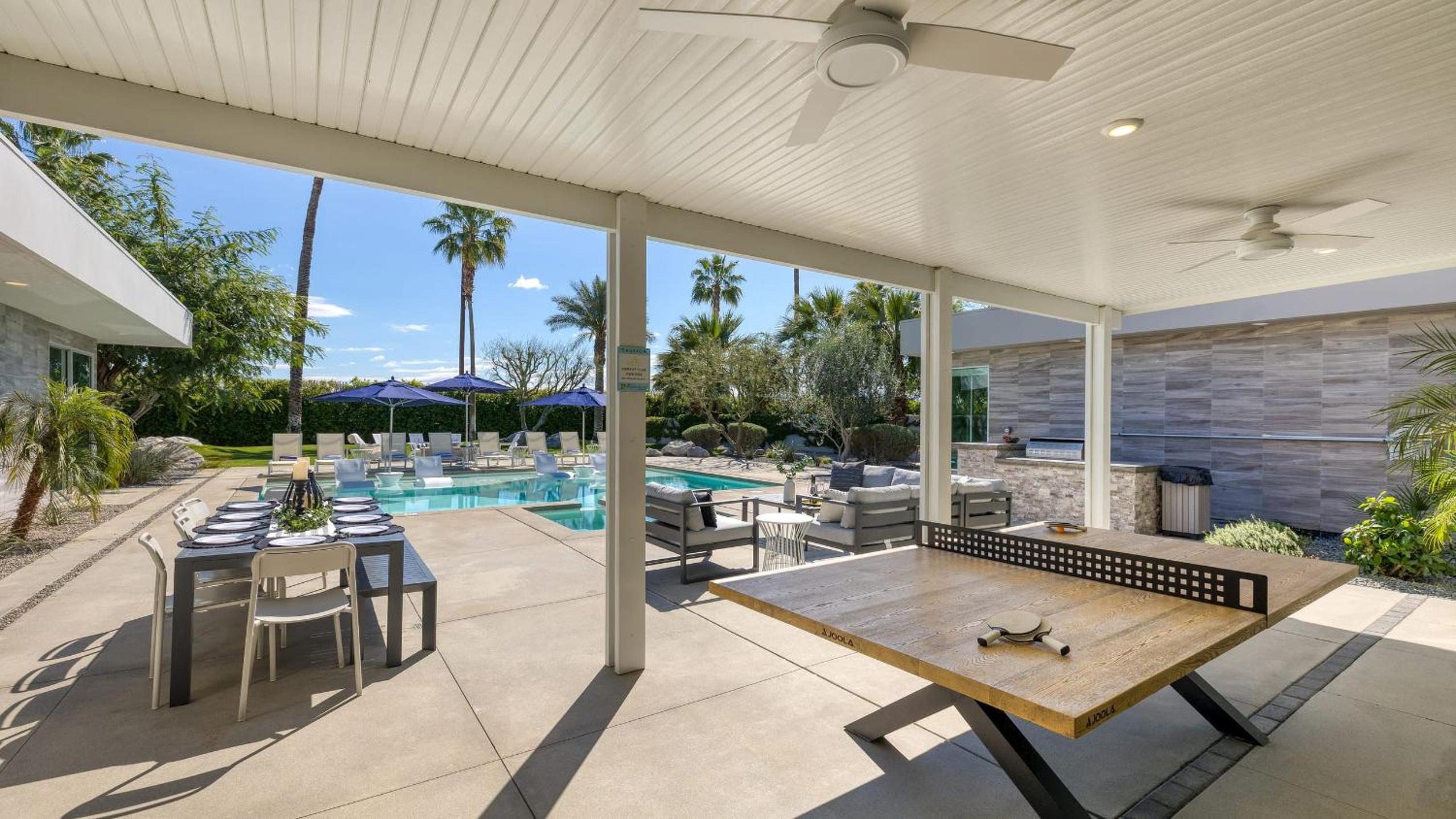 Sleeps 40 3 Luxe Villas next to Empire Polo Club Putting Green Pickleball