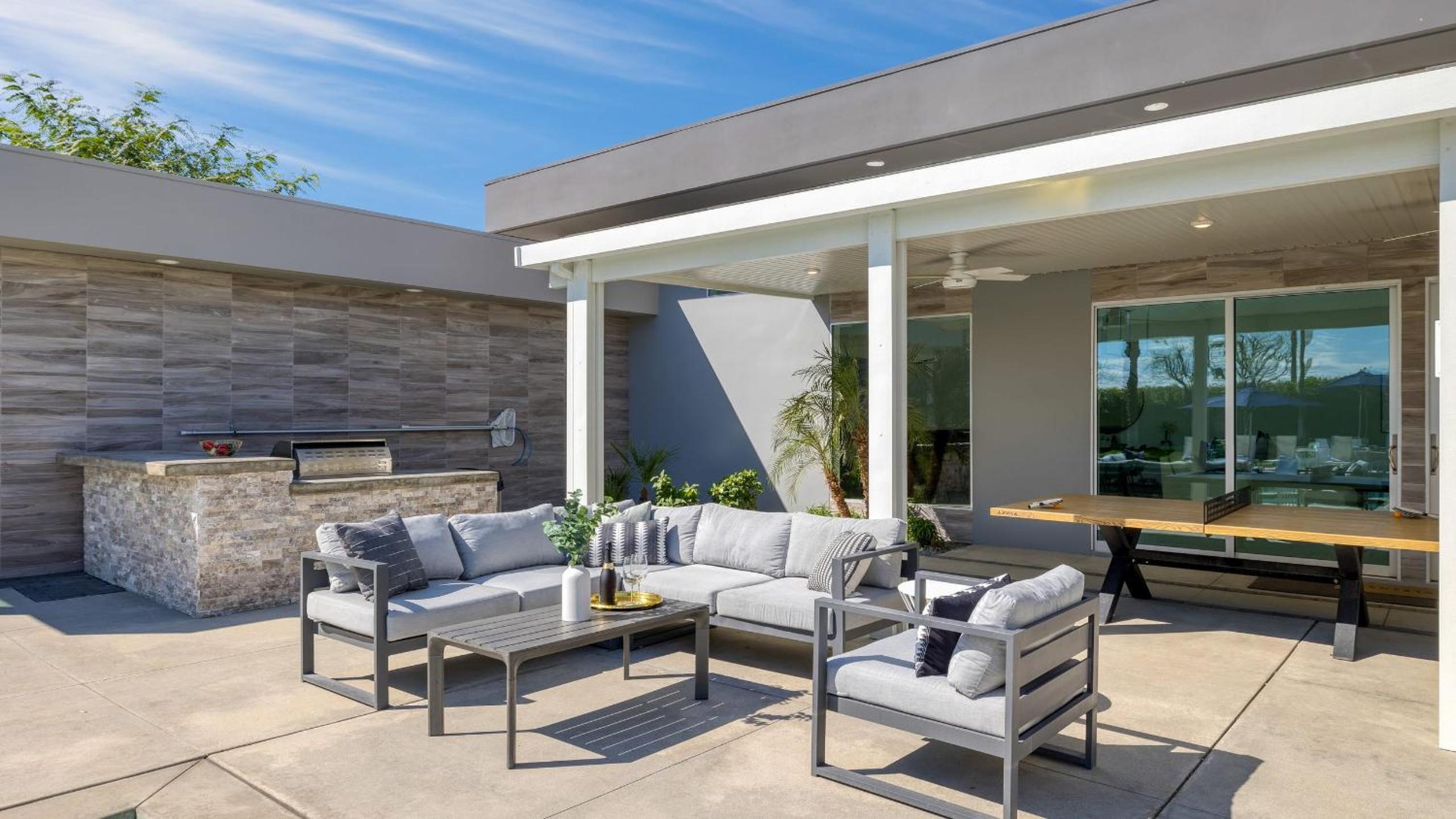 Sleeps 40 3 Luxe Villas next to Empire Polo Club Putting Green Pickleball