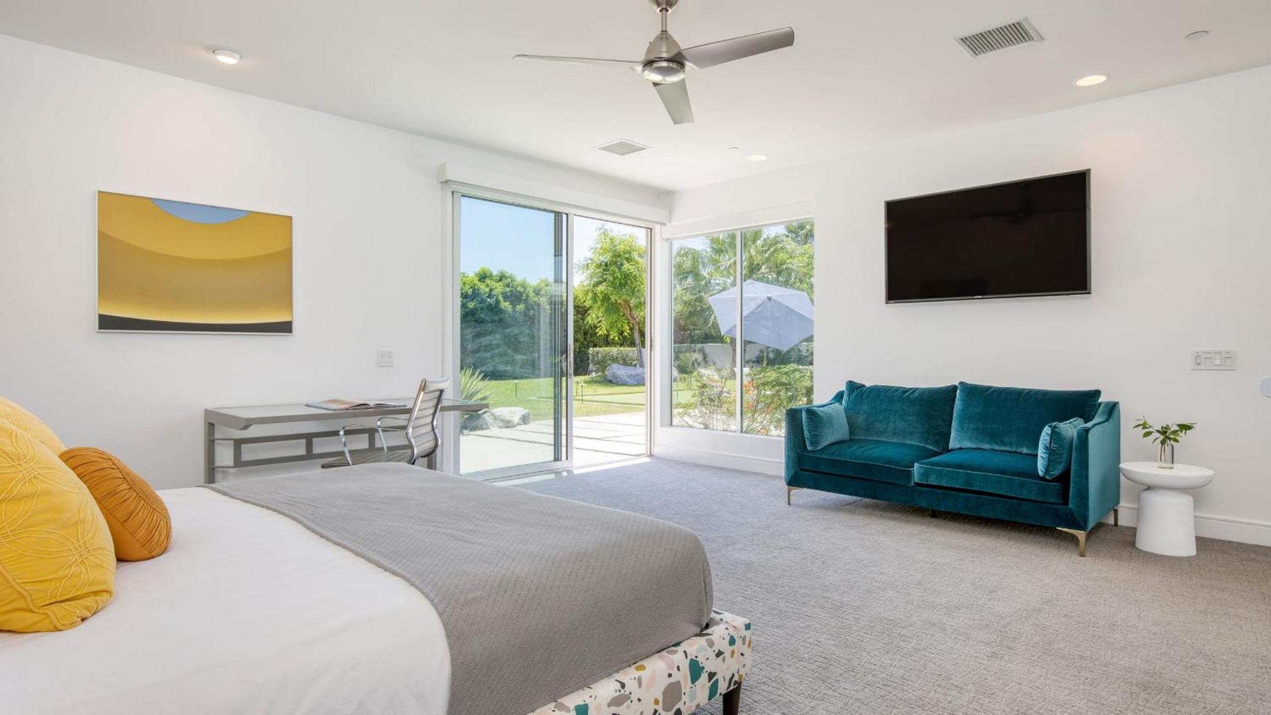 Sleeps 40 3 Luxe Villas next to Empire Polo Club Putting Green Pickleball