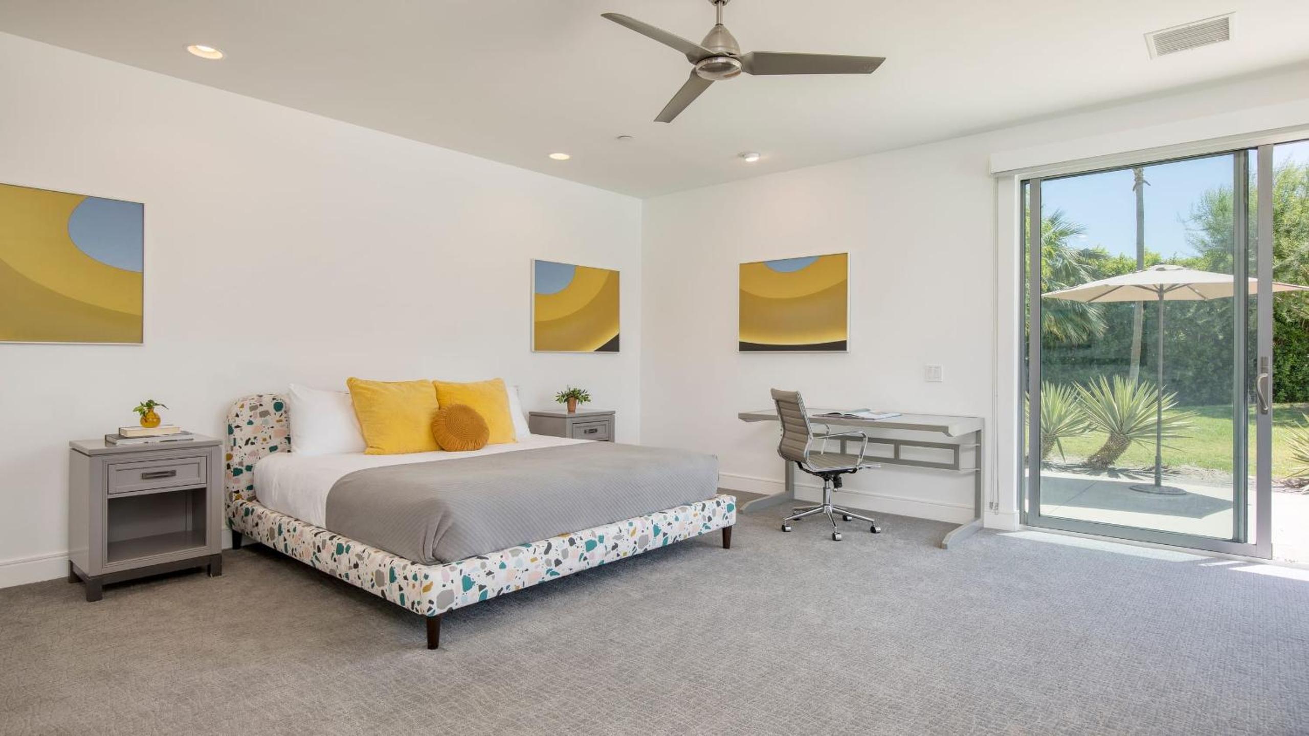 Sleeps 40 3 Luxe Villas next to Empire Polo Club Putting Green Pickleball
