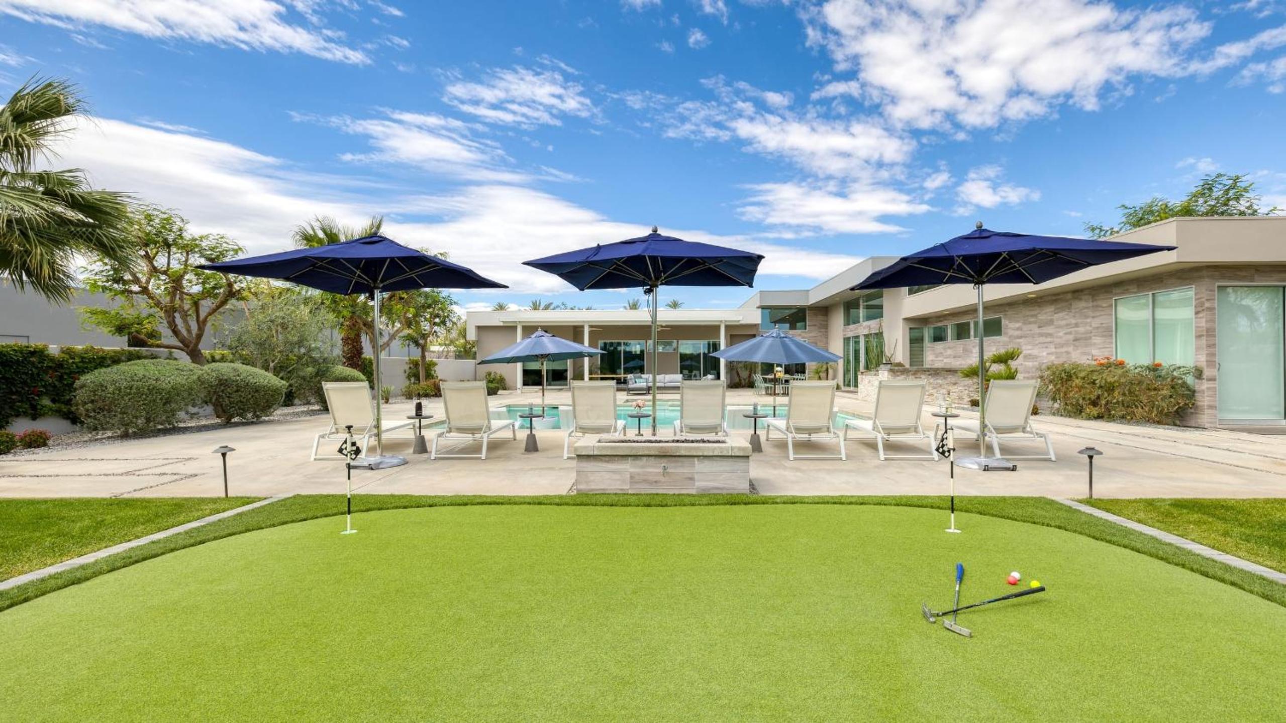 Sleeps 40 3 Luxe Villas next to Empire Polo Club Putting Green Pickleball