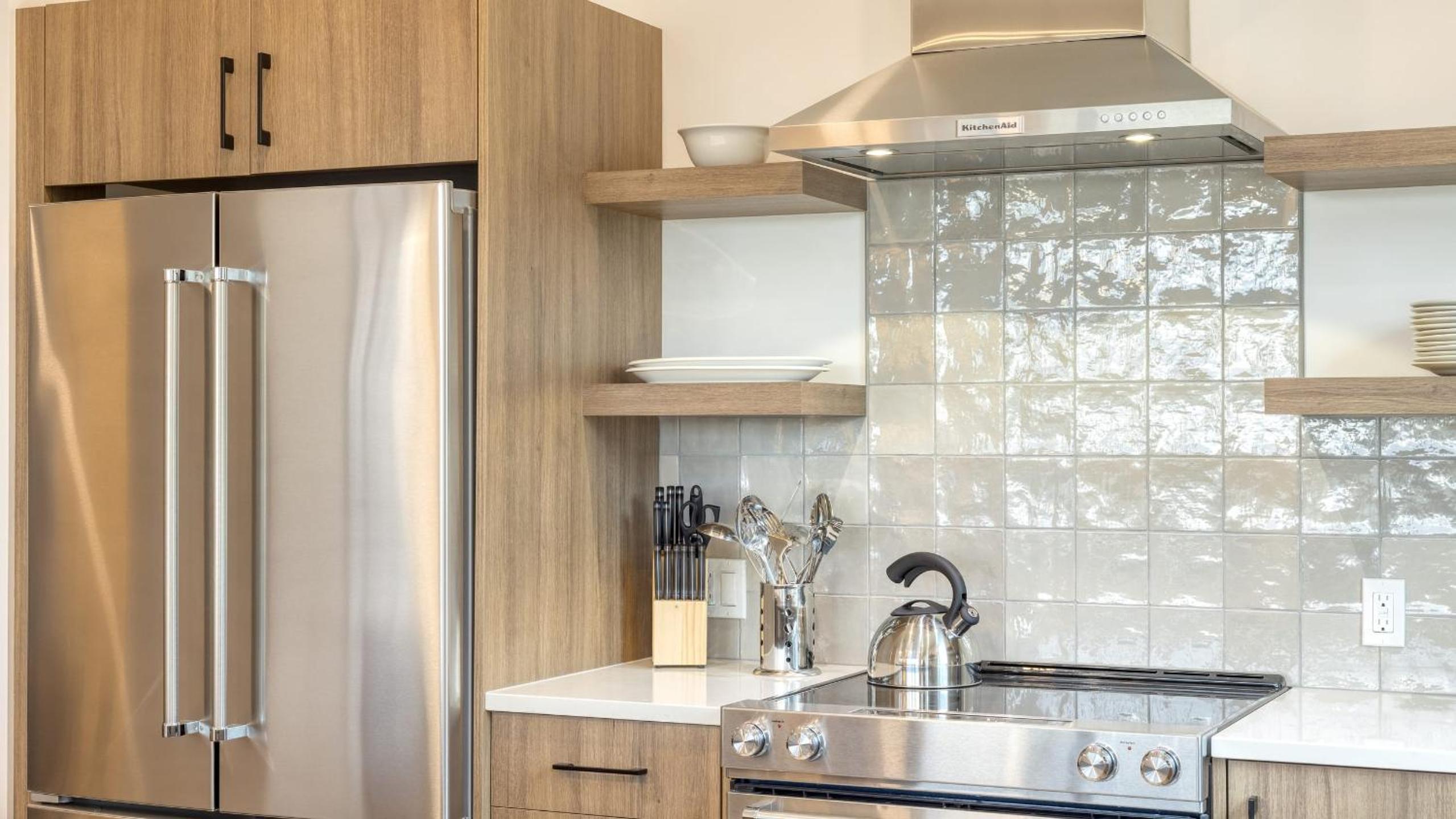 Sleeps 40 8 Modern Units20 BDRs w DeckHot Tub 10mins to Downtown Old Bend