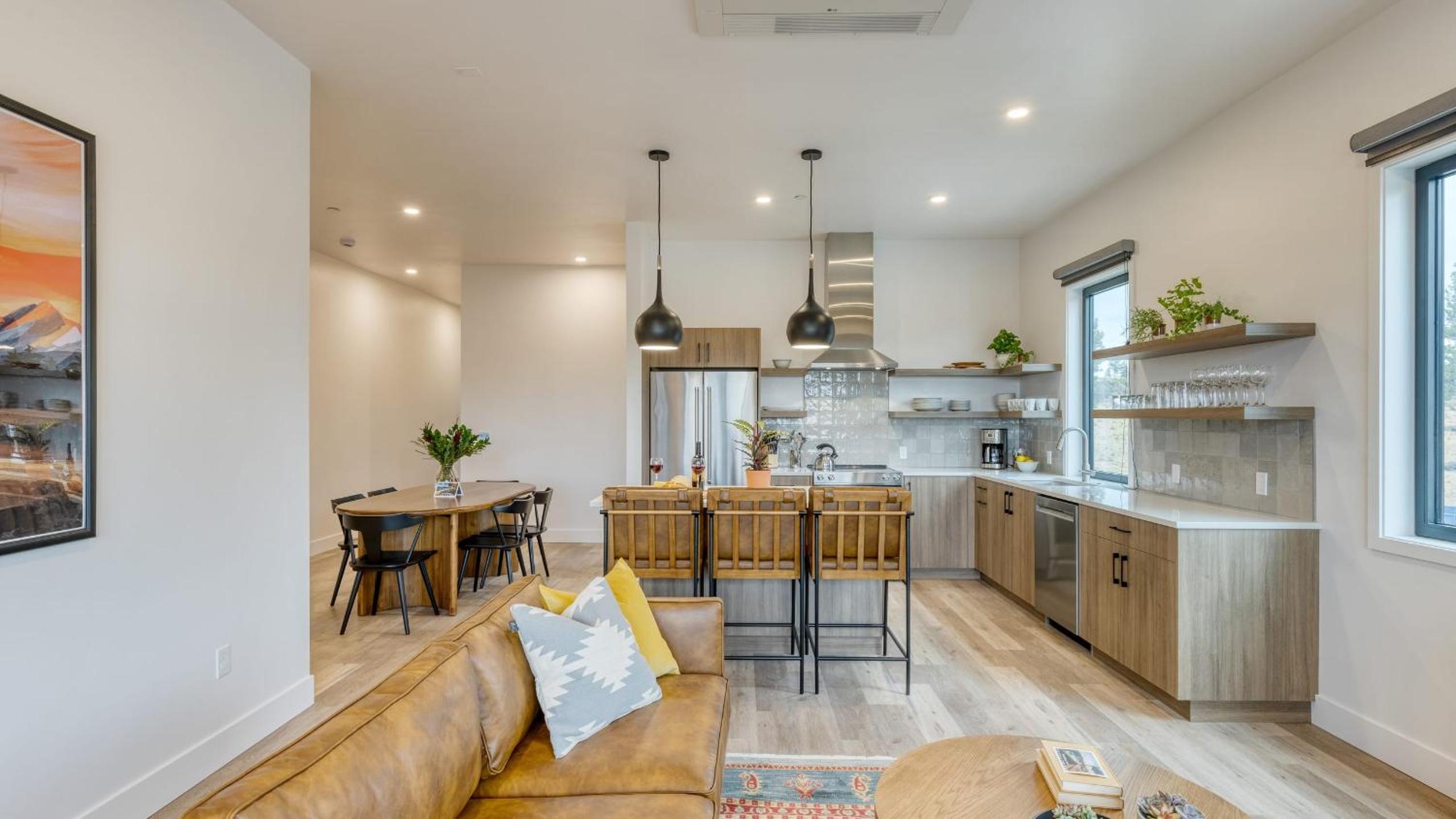 Sleeps 40 8 Modern Units20 BDRs w DeckHot Tub 10mins to Downtown Old Bend