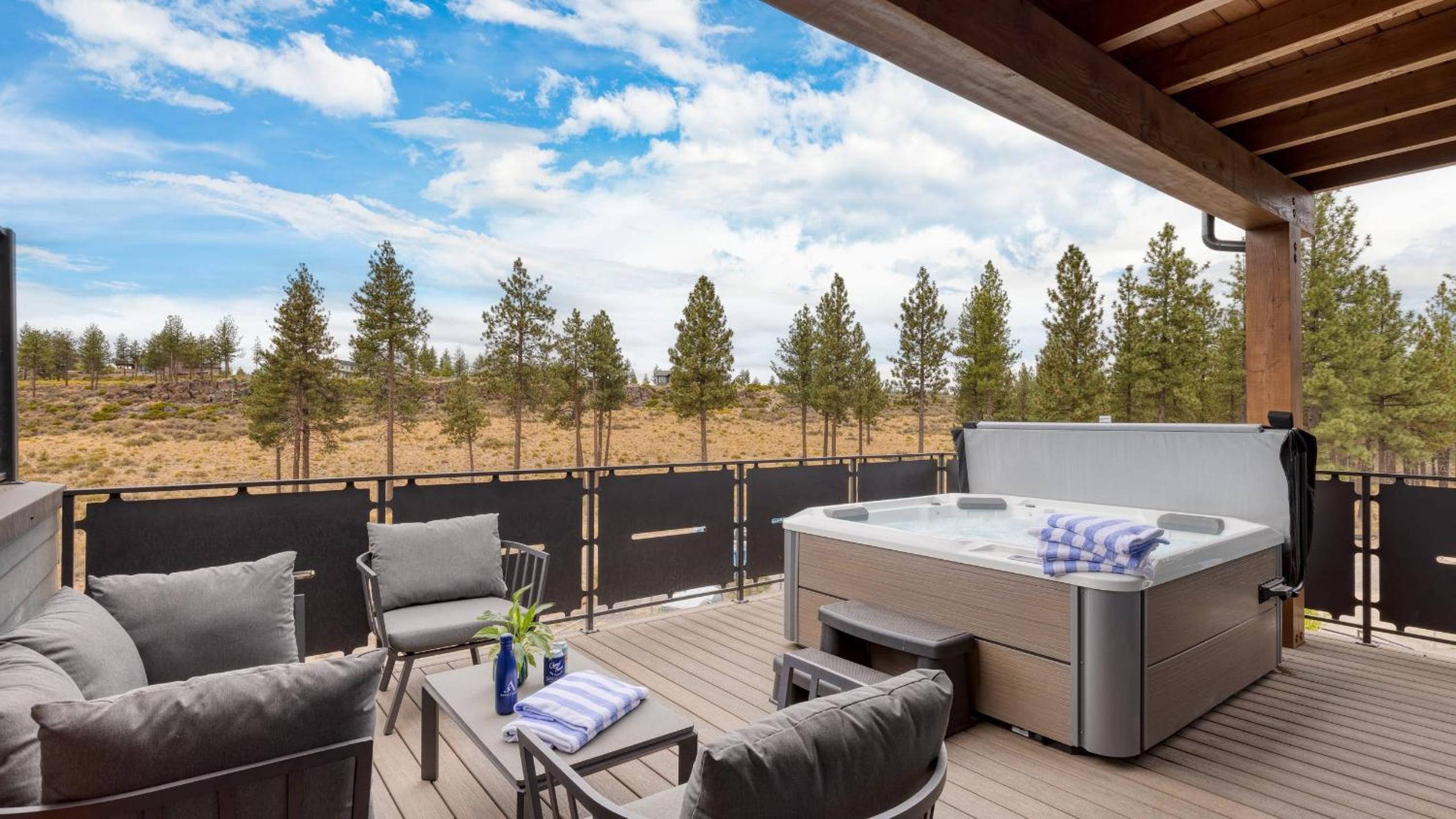 Sleeps 40 8 Modern Units20 BDRs w DeckHot Tub 10mins to Downtown Old Bend