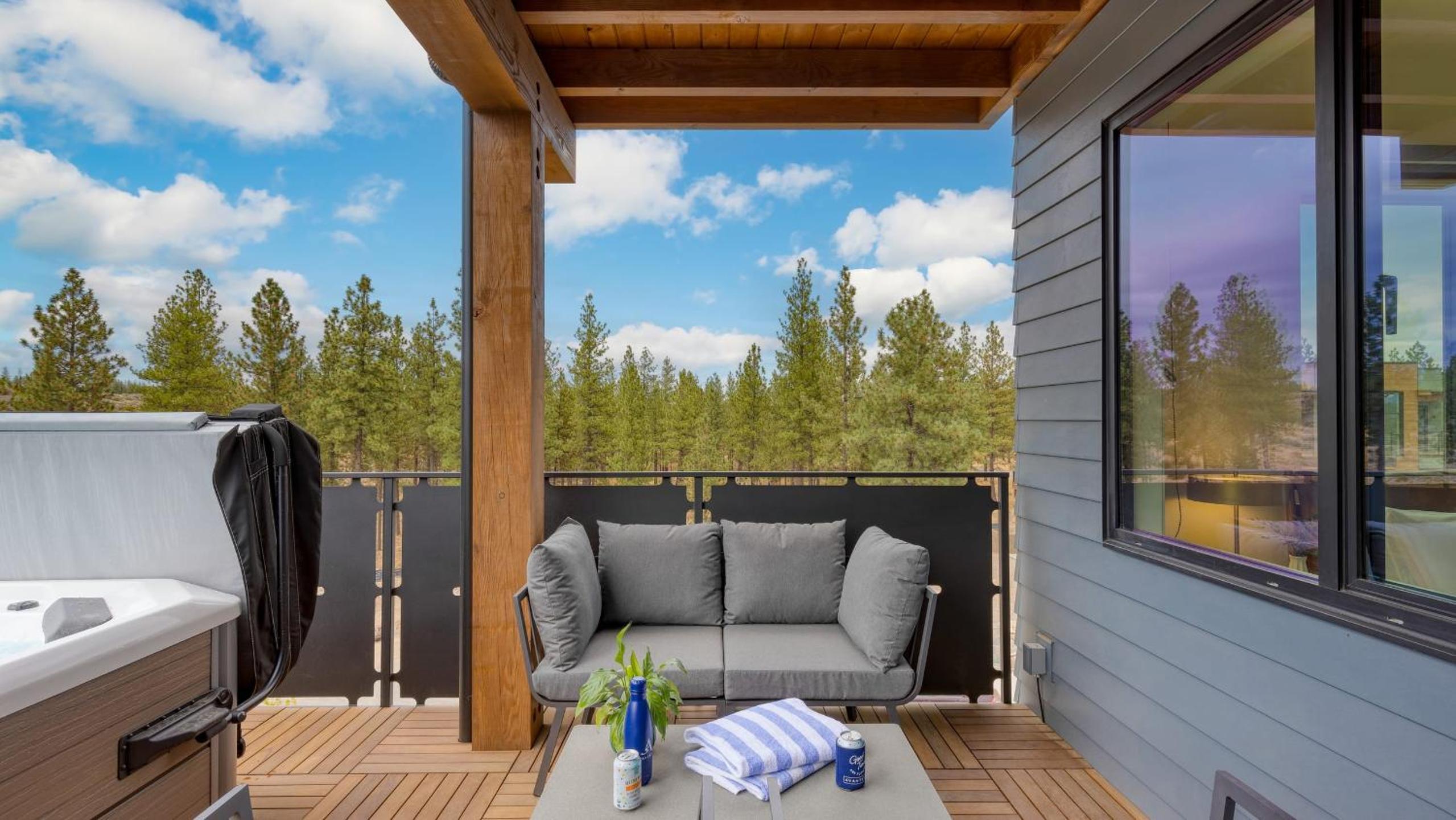 2 Units Minutes to Old Bend Deck Hot Tub 1204 Skyline Ranch by AvantStay