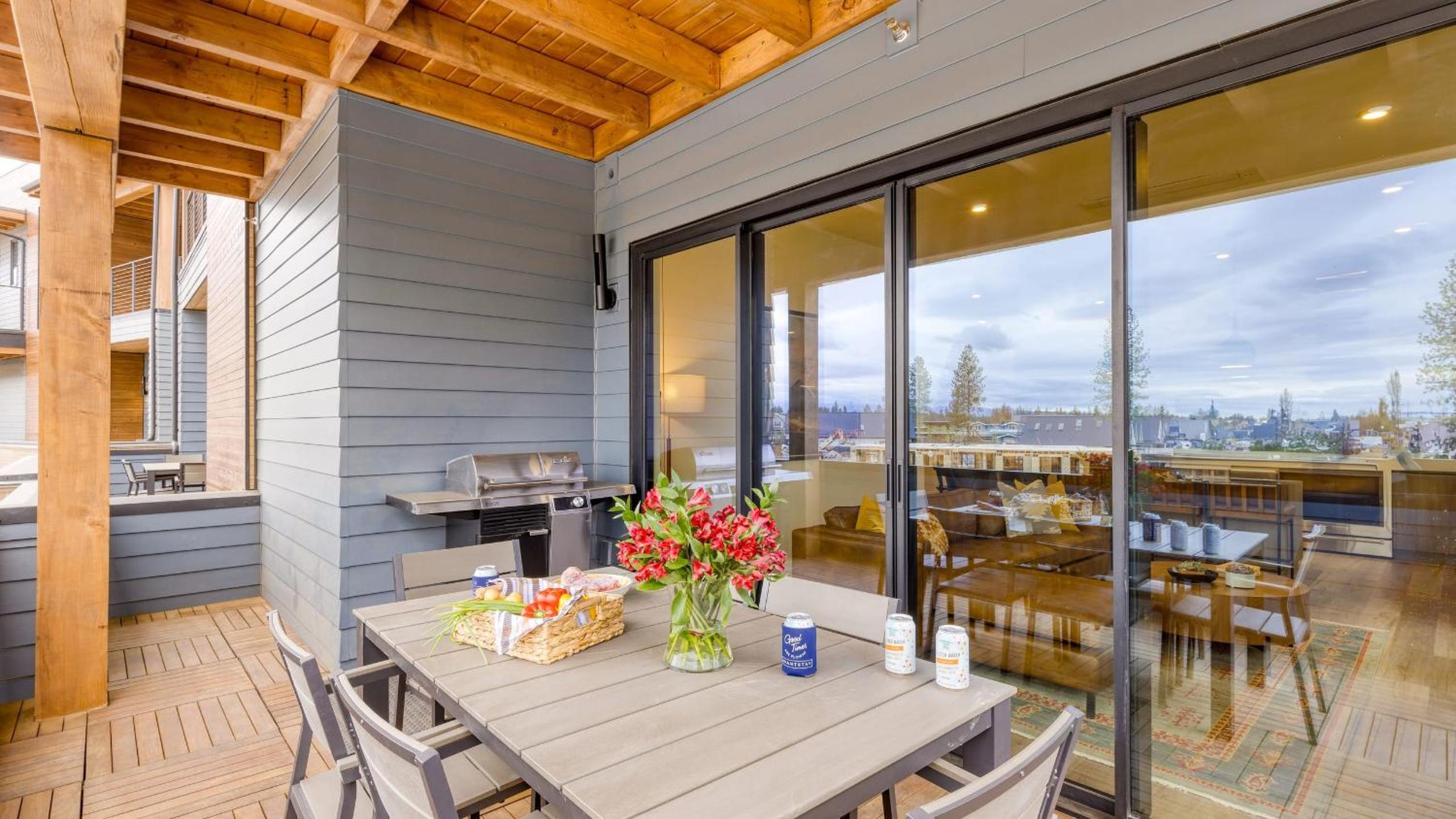 Sleeps 20 4 Units Hot Tub Deck Near DowntownOld Bend Aerie by AvantStay