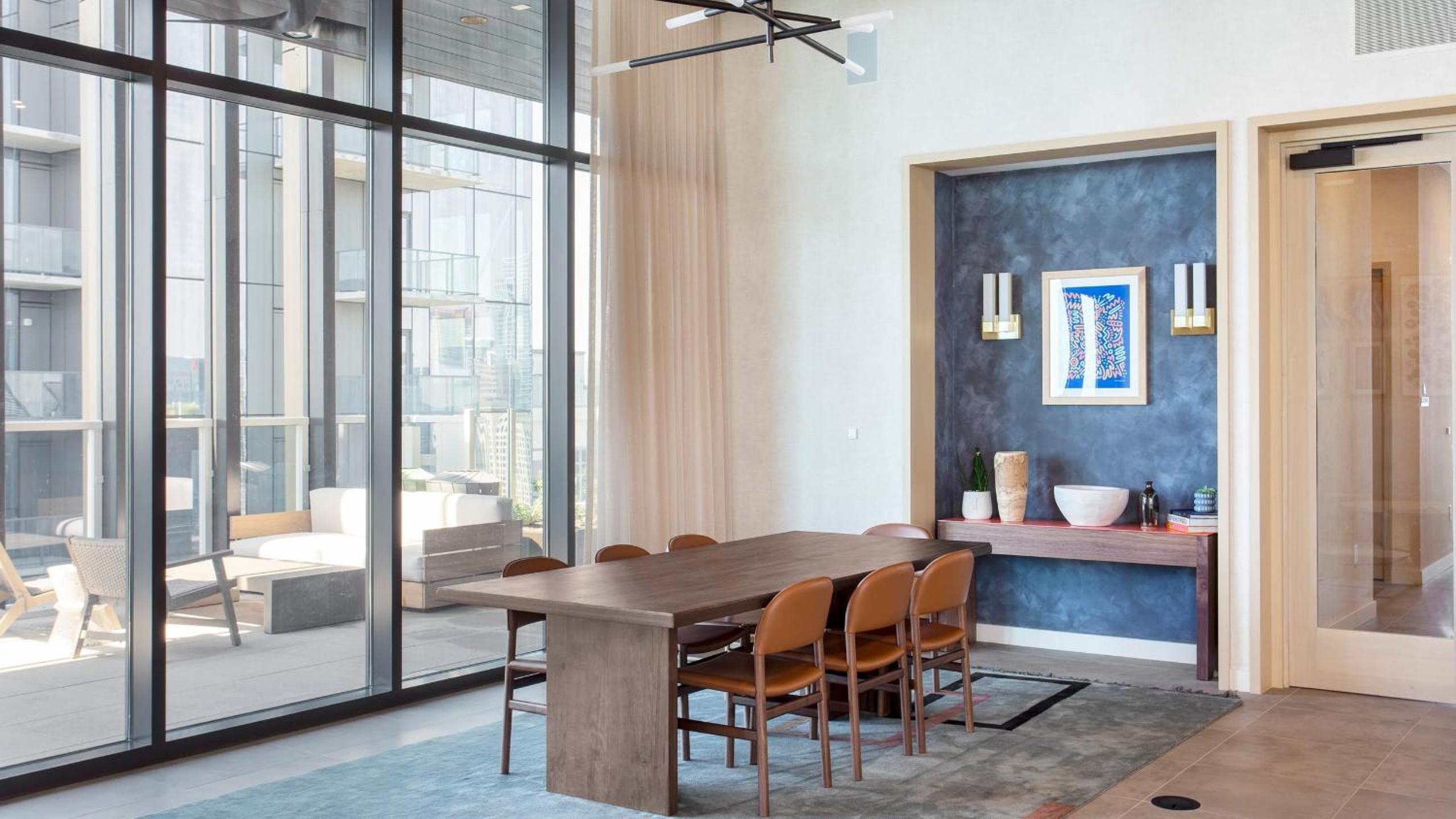 The Emma Penthouse 29th Floor Incredible Views Rooftop Pool Gym 1 Block to Rainey Street AvantStay