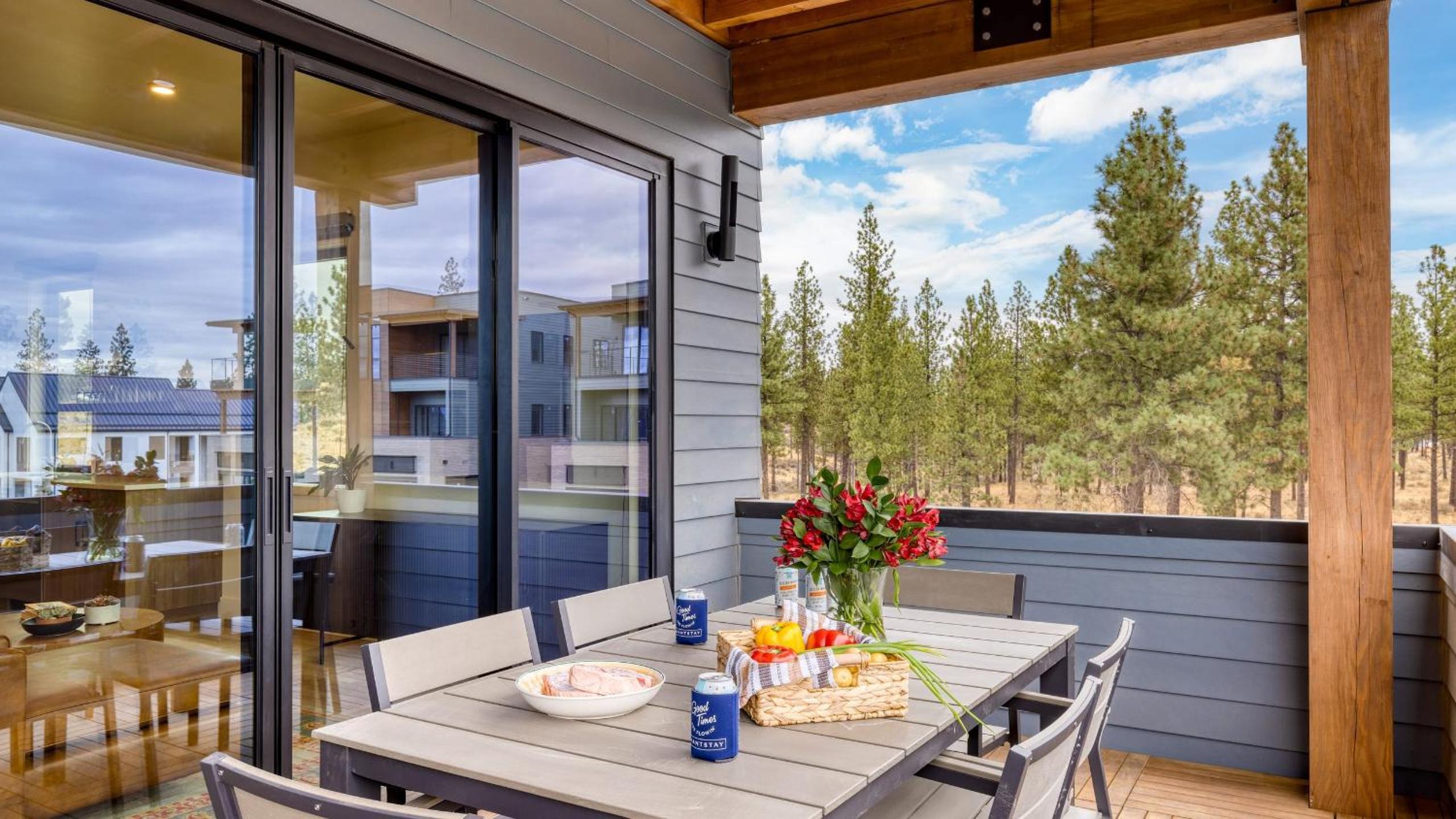 Sleeps 20 4 Units Hot Tub Deck Near DowntownOld Bend Aerie by AvantStay