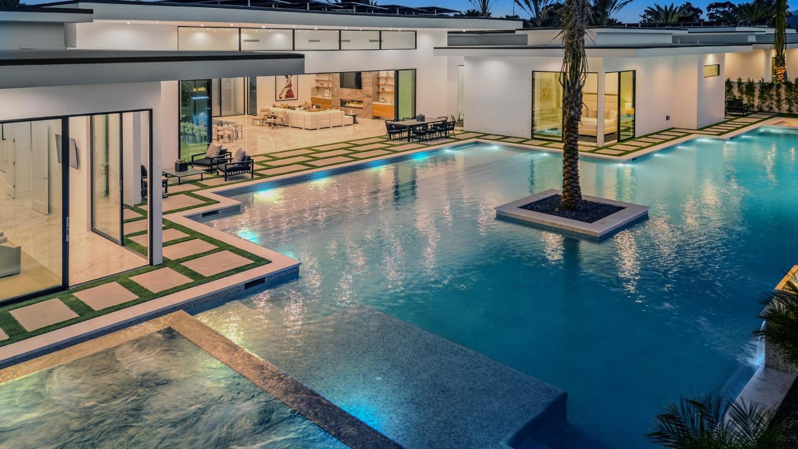 Sleeps 25 2 Luxury Villas w Pool Spa Putting Green Bravo by AvantStay