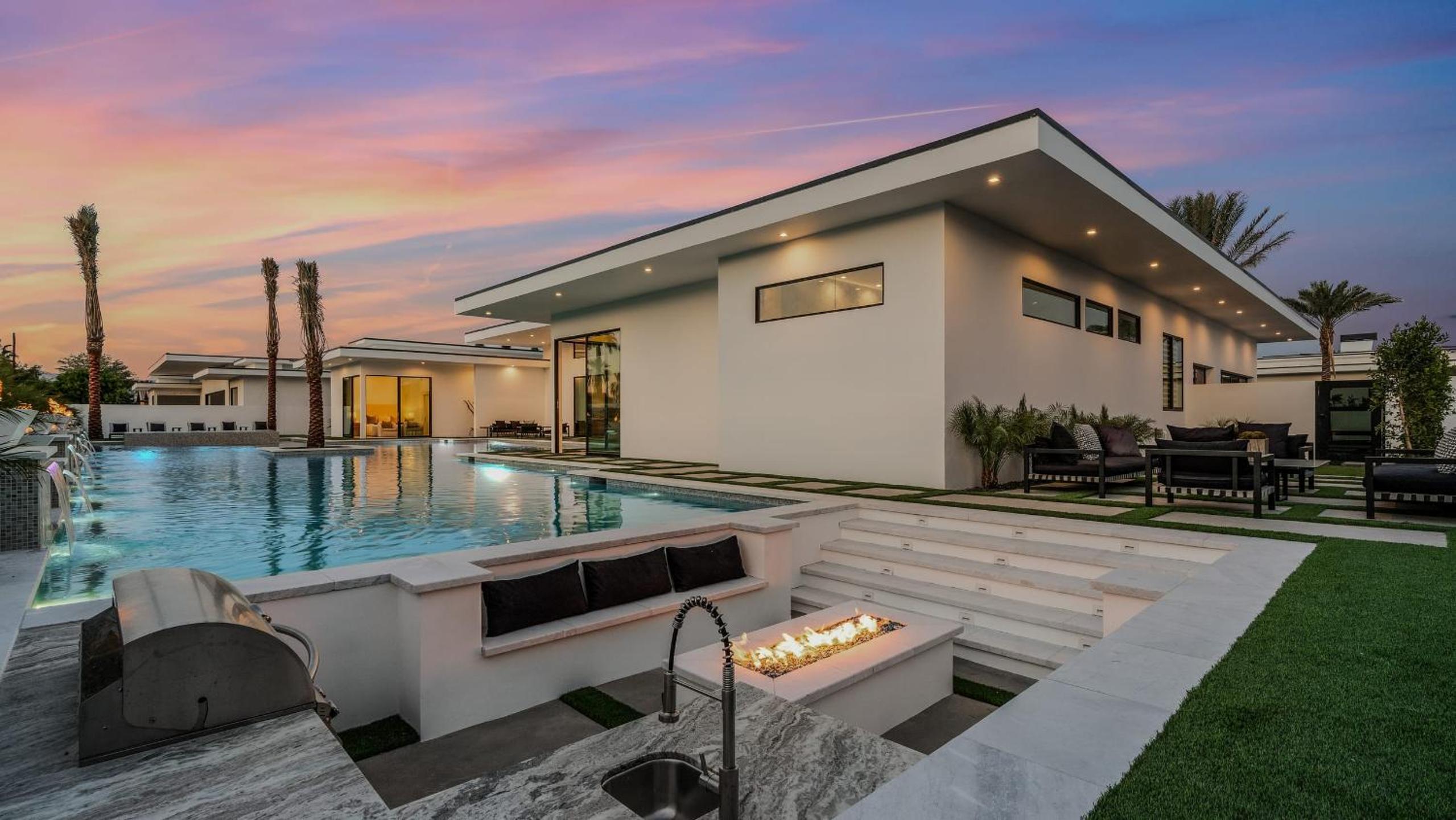 Sleeps 25 2 Luxury Villas w Pool Spa Putting Green Bravo by AvantStay