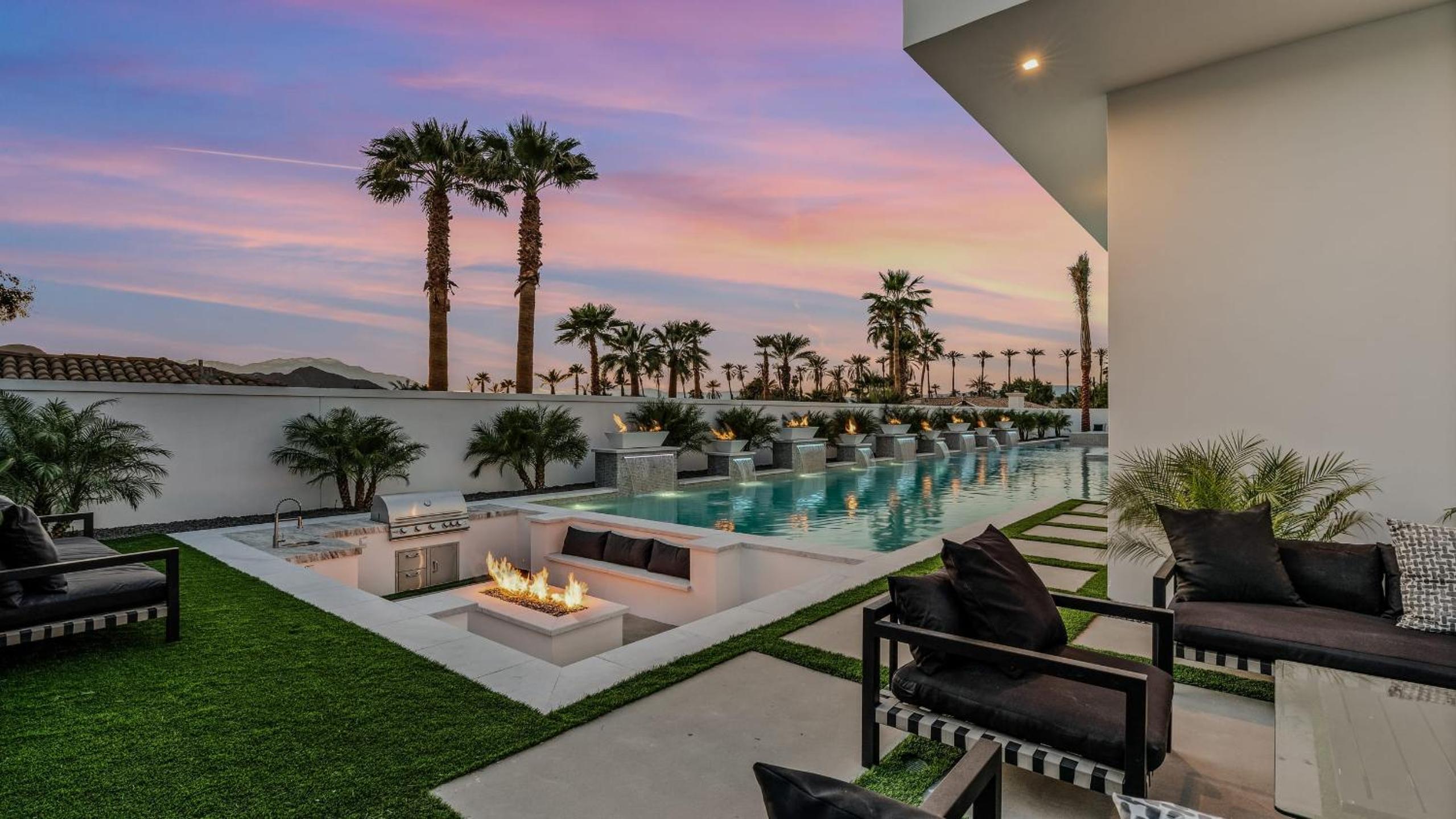 Sleeps 25 2 Luxury Villas w Pool Spa Putting Green Bravo by AvantStay