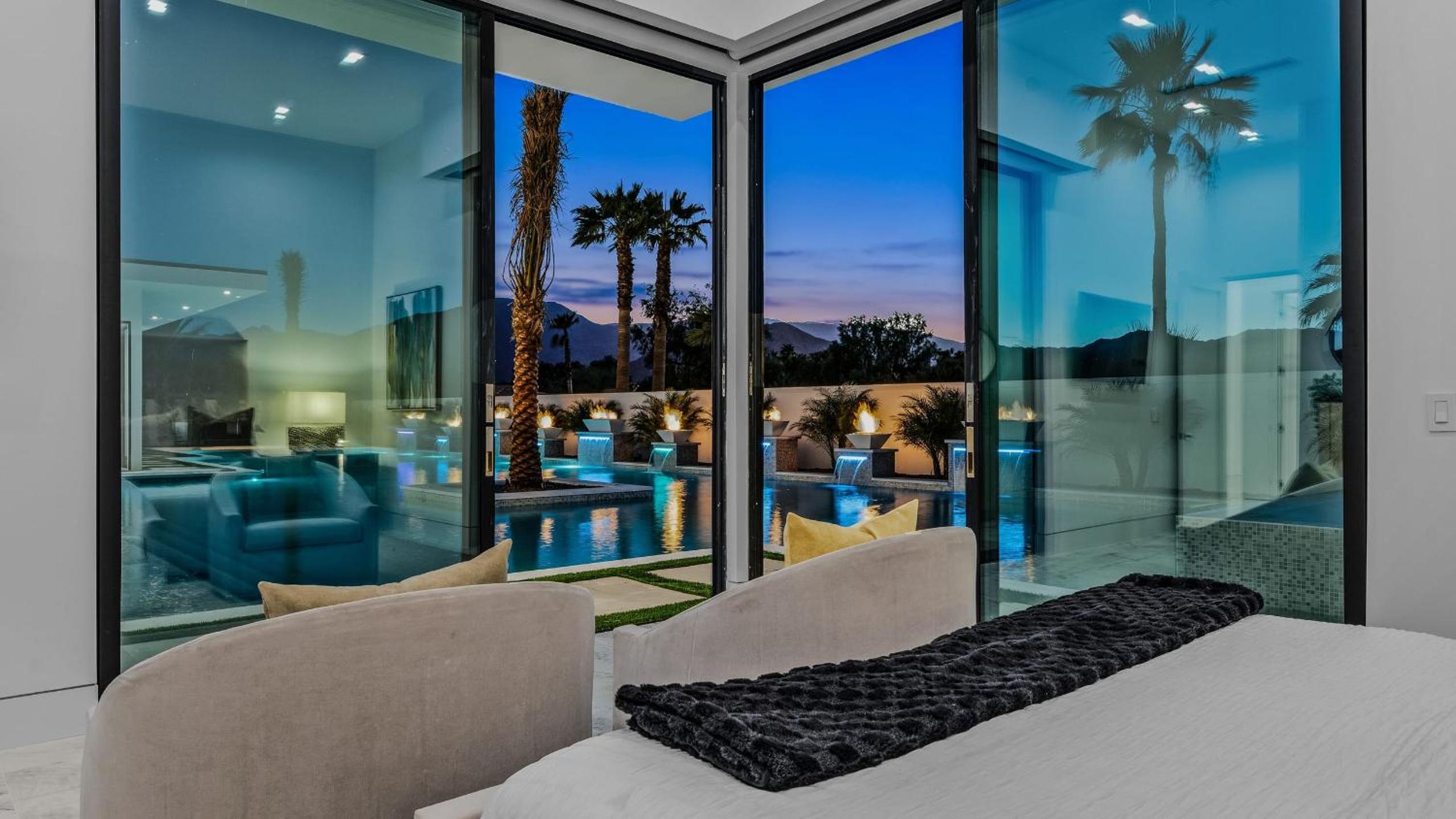 Sleeps 25 2 Luxury Villas w Pool Spa Putting Green Bravo by AvantStay