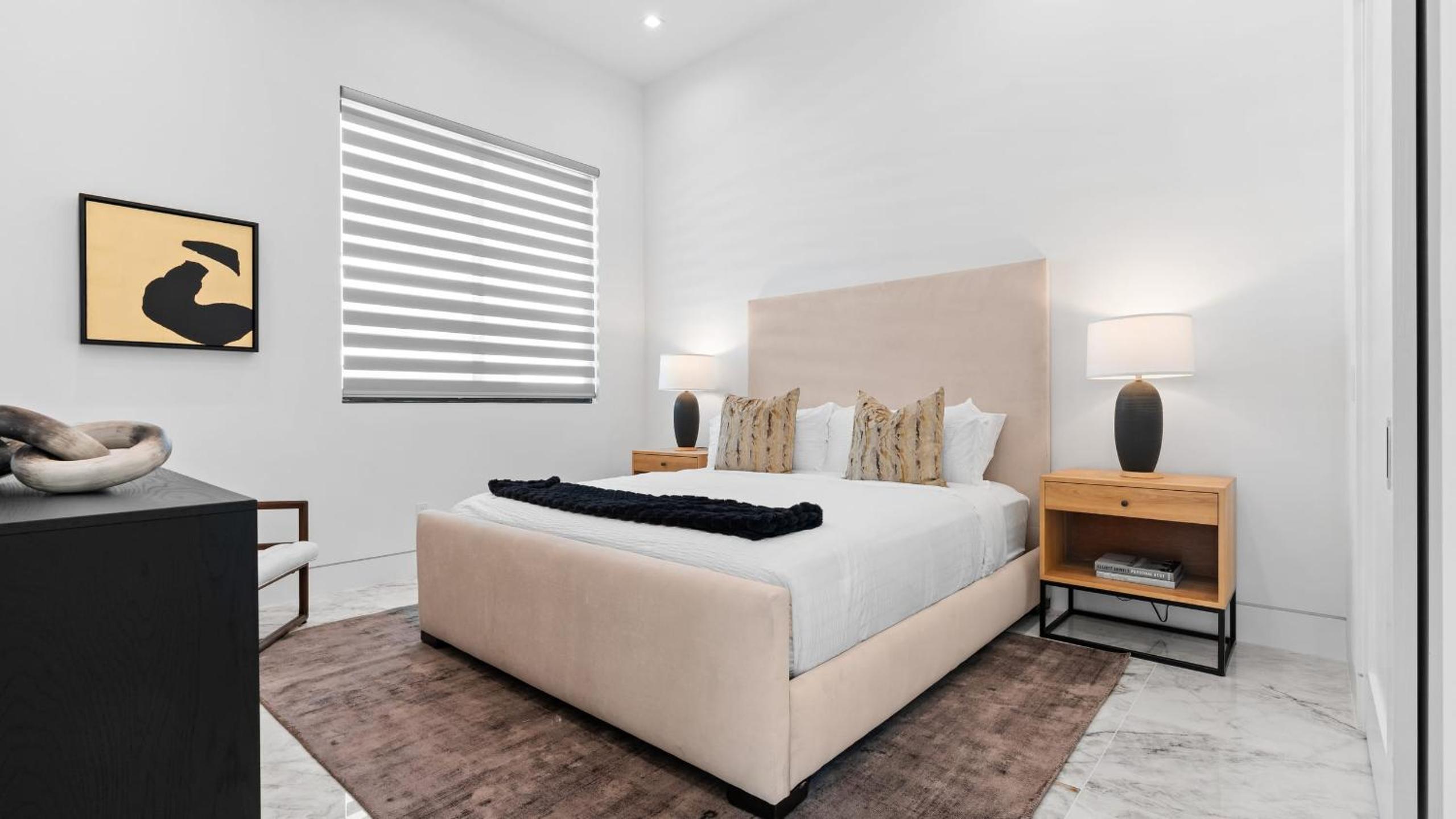 Sleeps 25 2 Luxury Villas w Pool Spa Putting Green Bravo by AvantStay