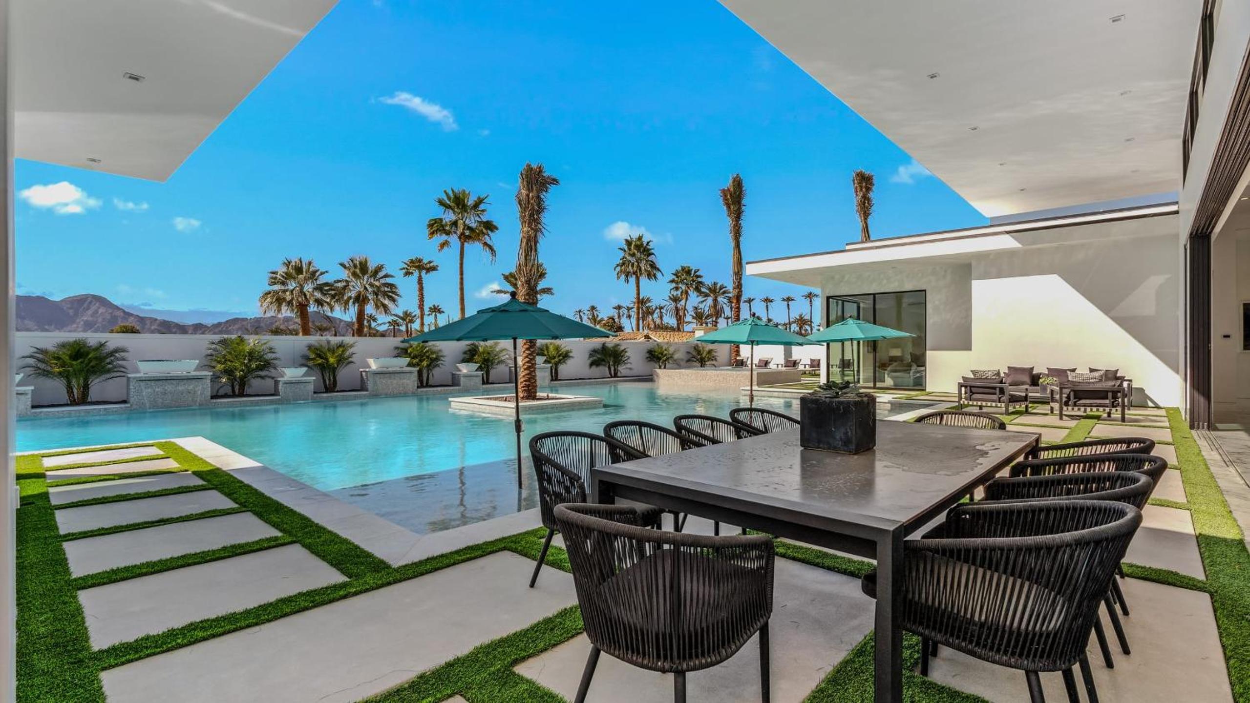 Sleeps 25 2 Luxury Villas w Pool Spa Putting Green Bravo by AvantStay