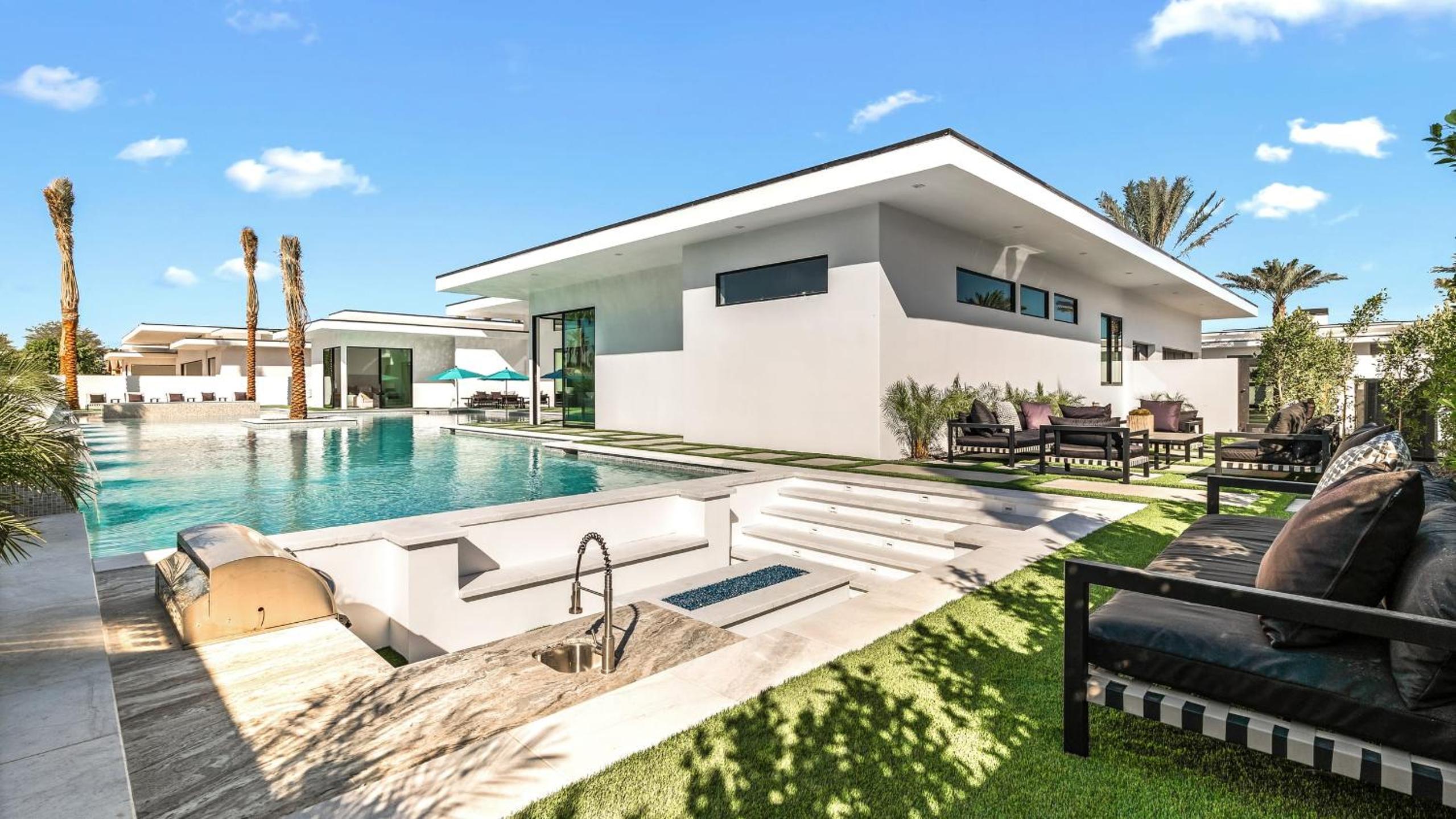 Sleeps 25 2 Luxury Villas w Pool Spa Putting Green Bravo by AvantStay