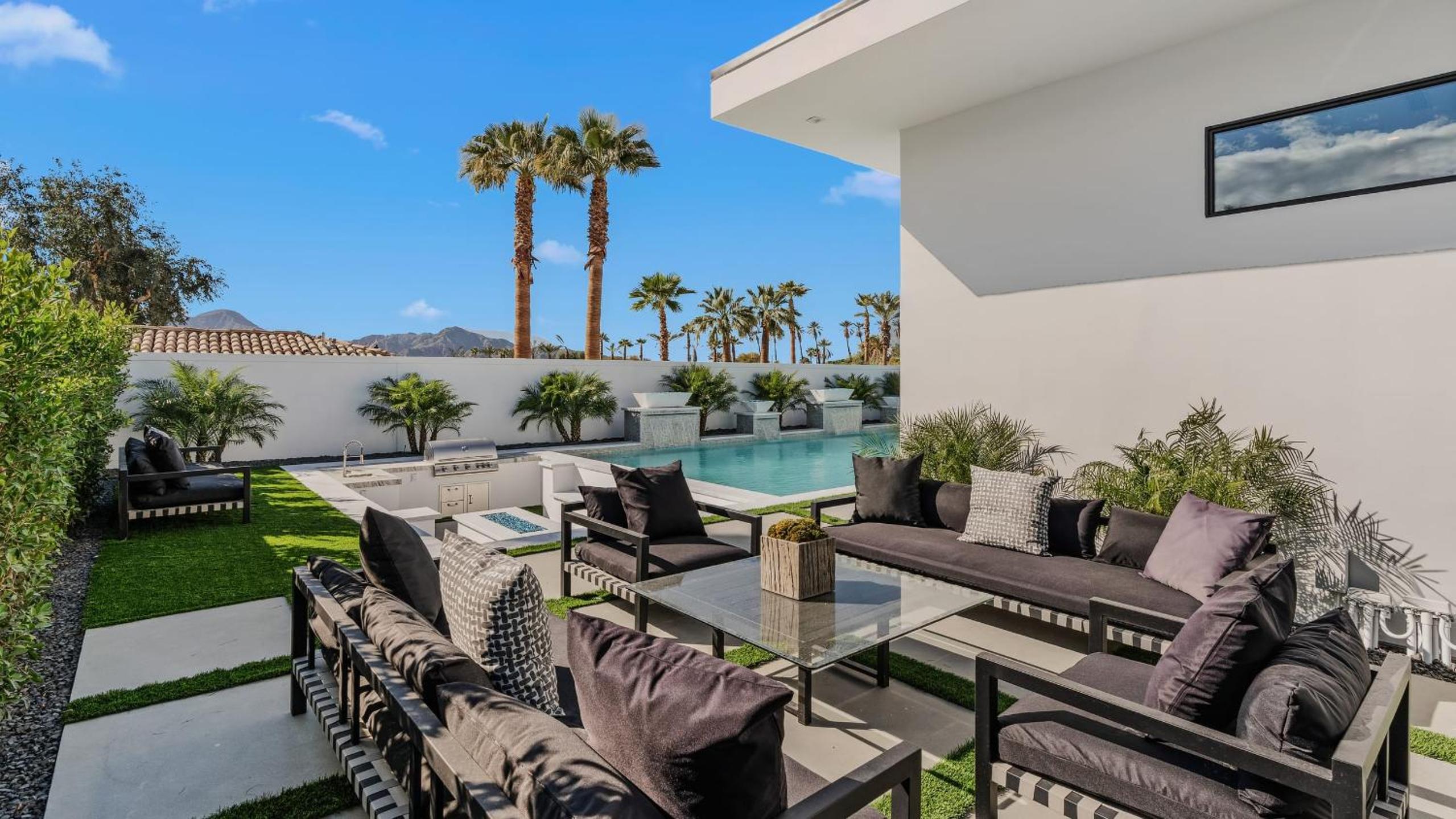 Sleeps 25 2 Luxury Villas w Pool Spa Putting Green Bravo by AvantStay