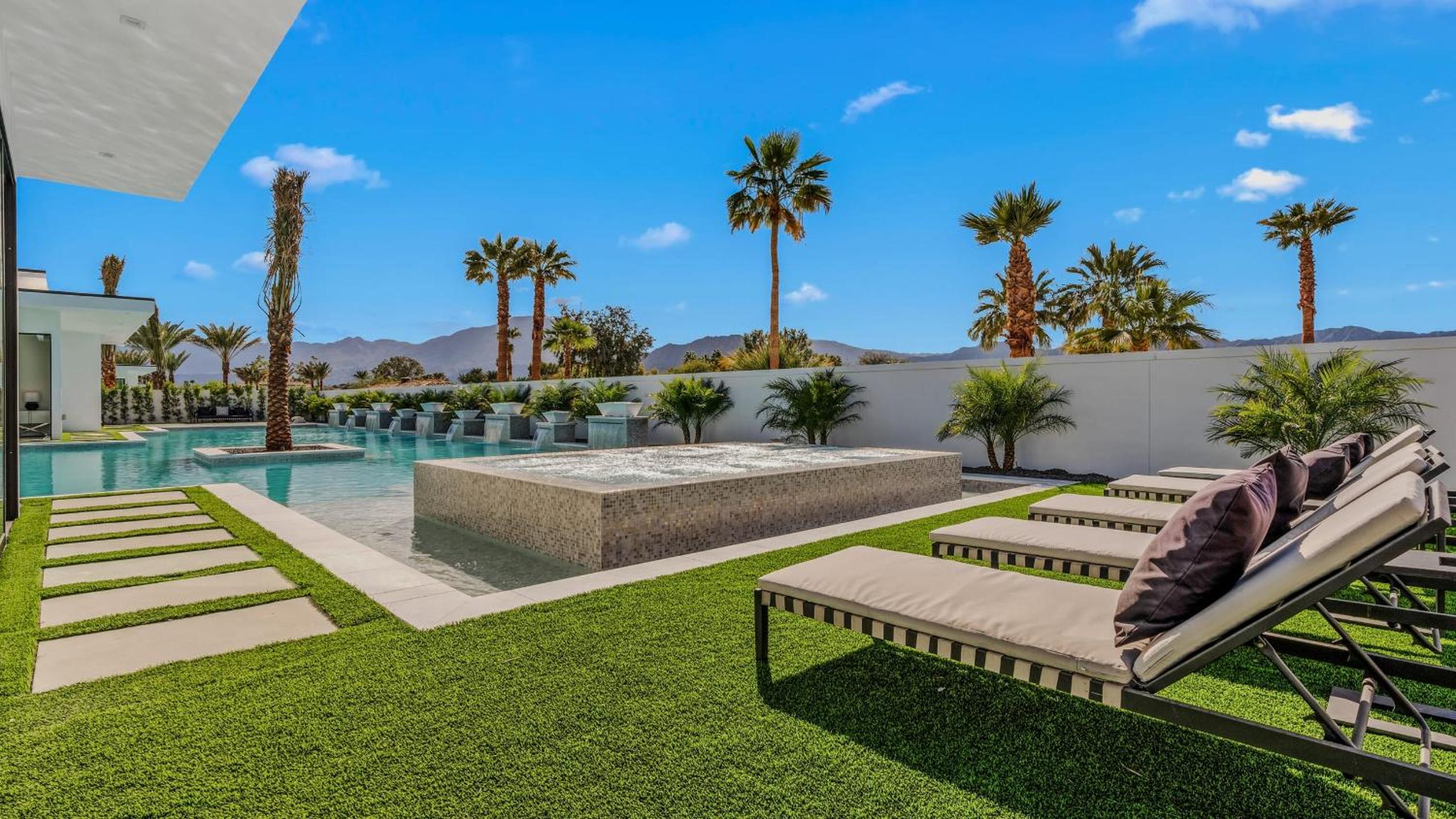 Sleeps 25 2 Luxury Villas w Pool Spa Putting Green Bravo by AvantStay