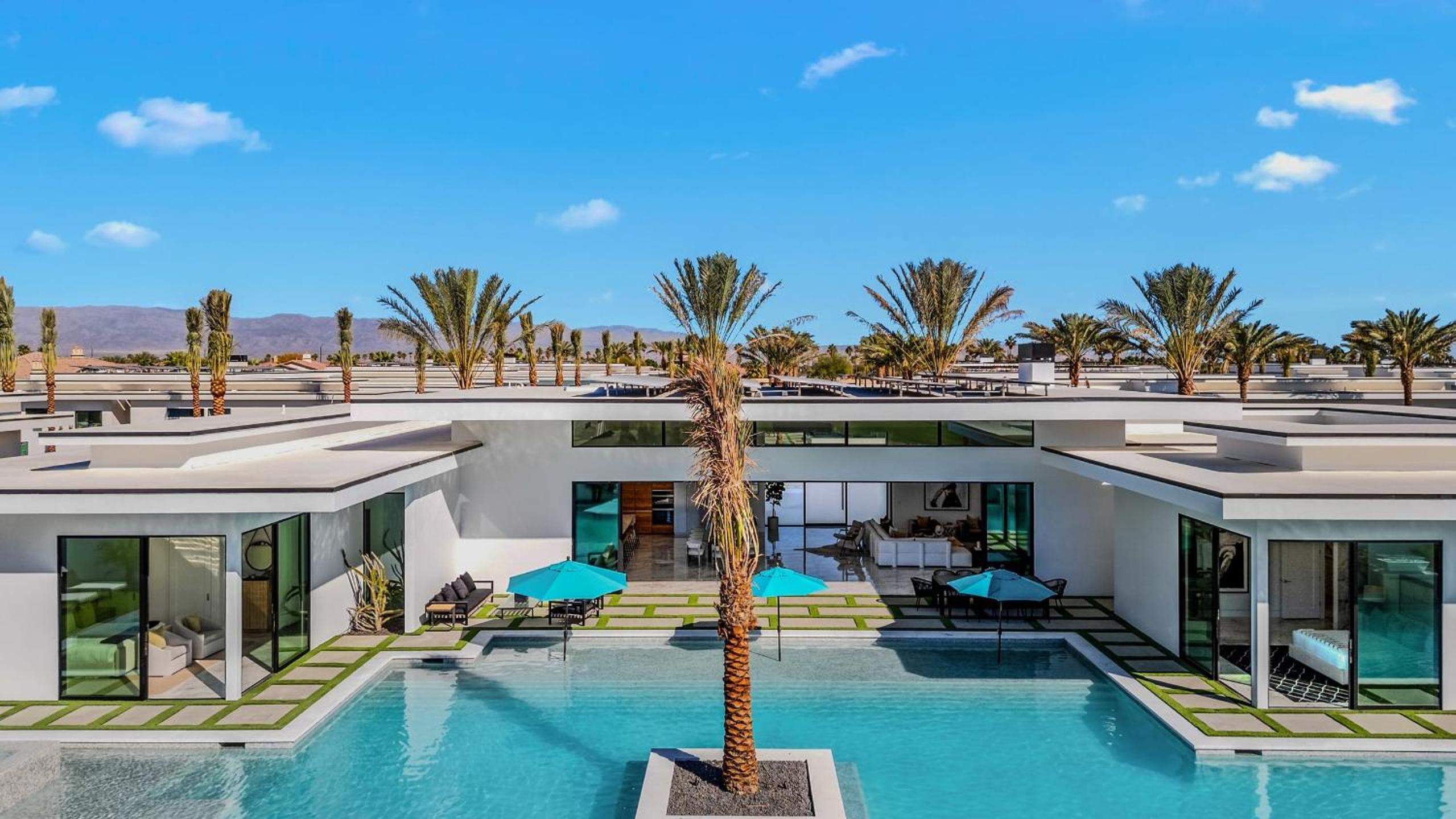 Sleeps 25 2 Luxury Villas w Pool Spa Putting Green Bravo by AvantStay