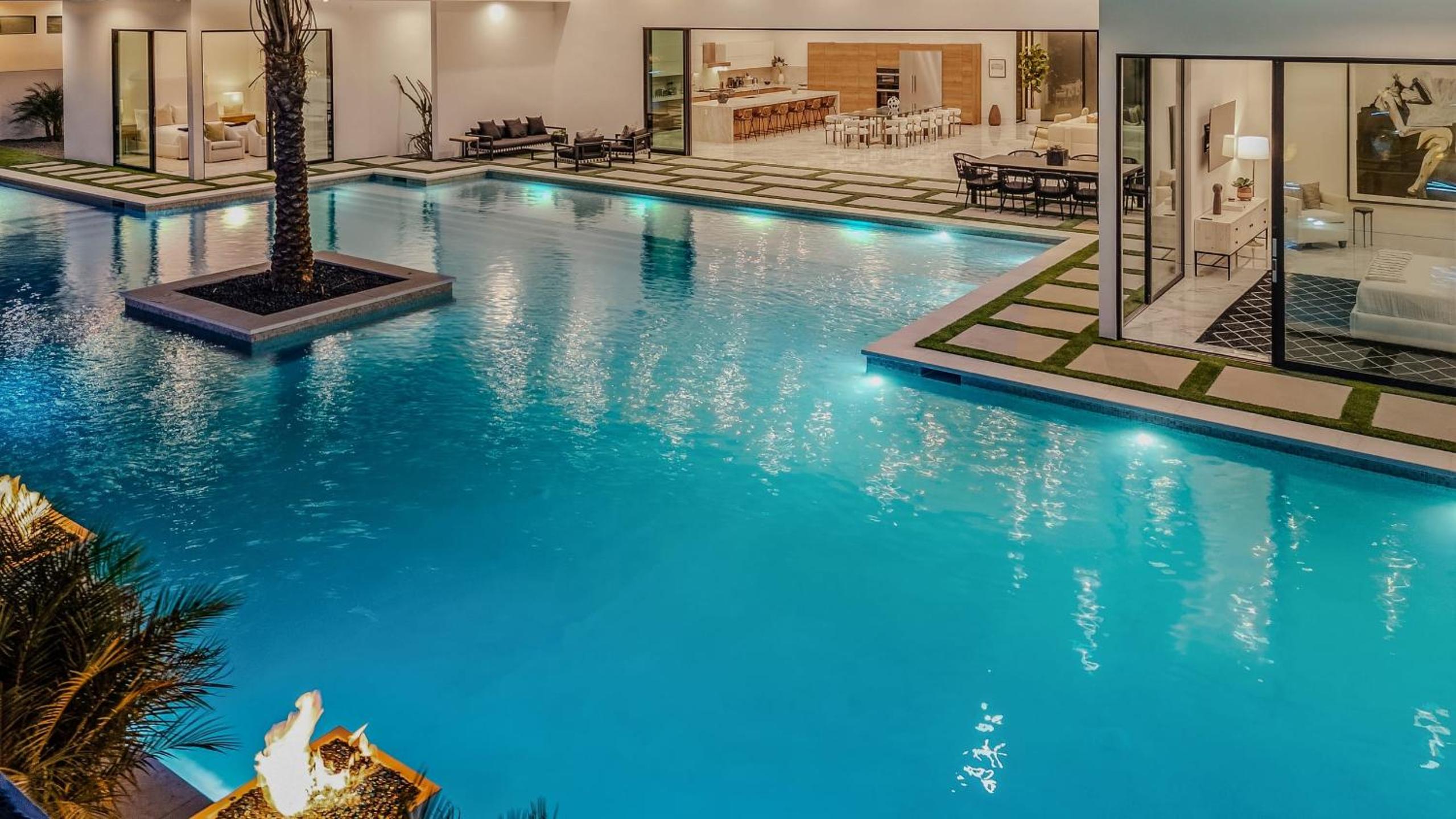 Sleeps 25 2 Luxury Villas w Pool Spa Putting Green Bravo by AvantStay