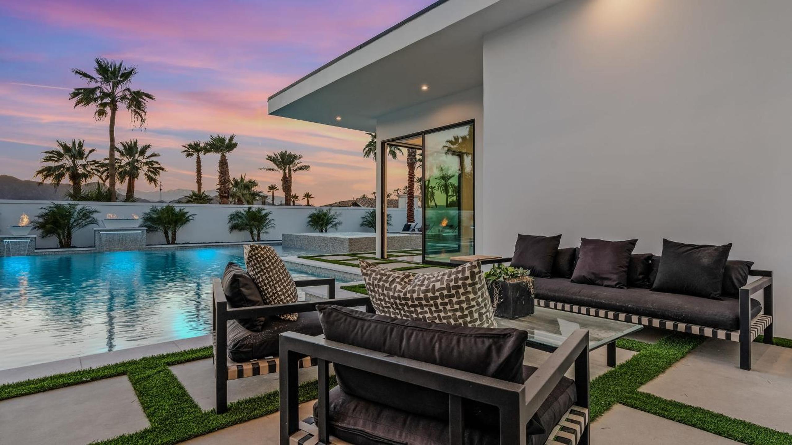 Sleeps 25 2 Luxury Villas w Pool Spa Putting Green Bravo by AvantStay