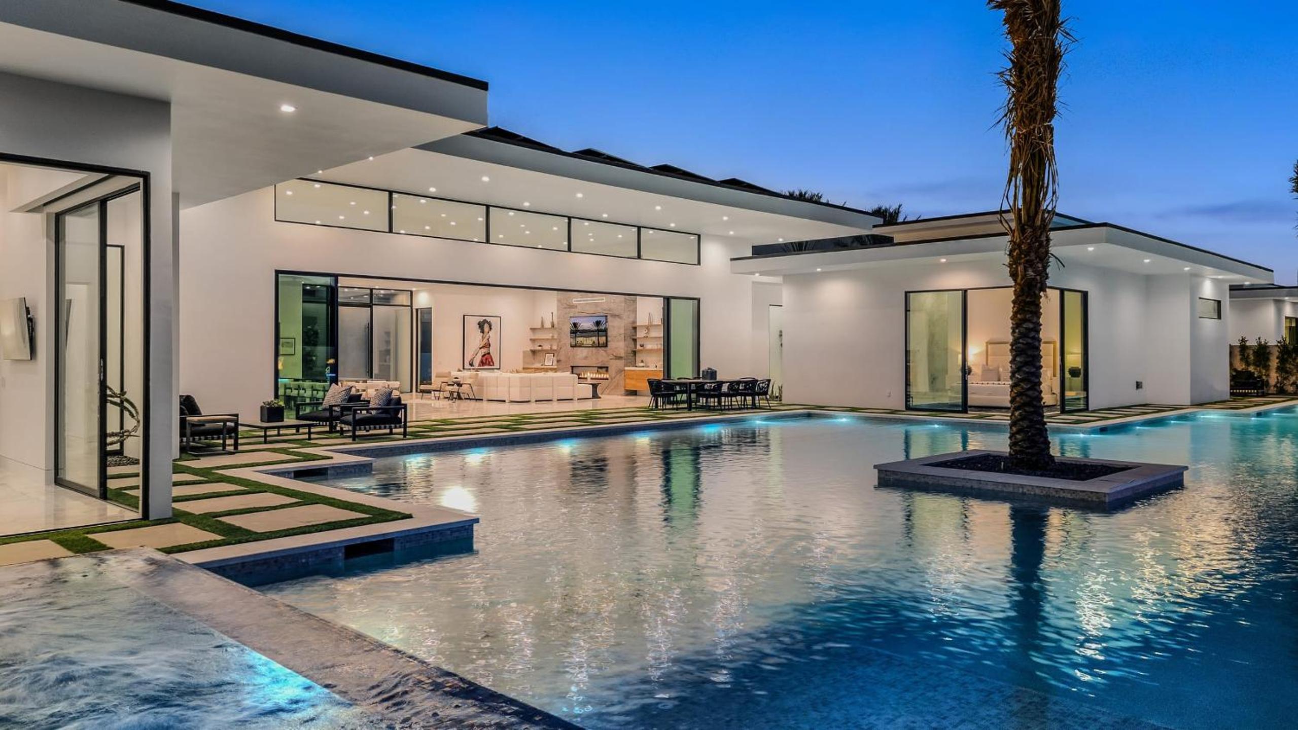 Sleeps 25 2 Luxury Villas w Pool Spa Putting Green Bravo by AvantStay