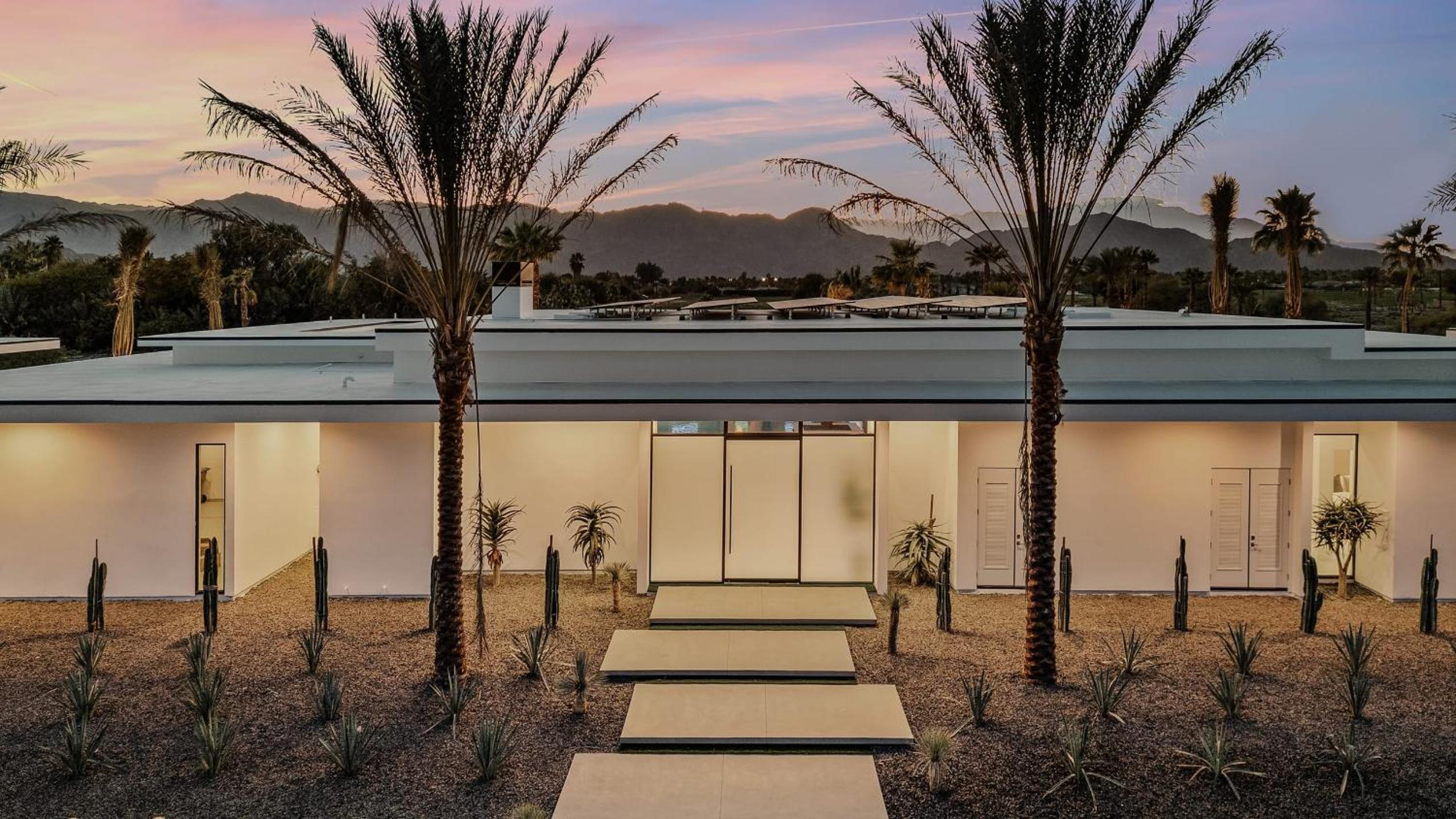 Sleeps 25 2 Luxury Villas w Pool Spa Putting Green Bravo by AvantStay