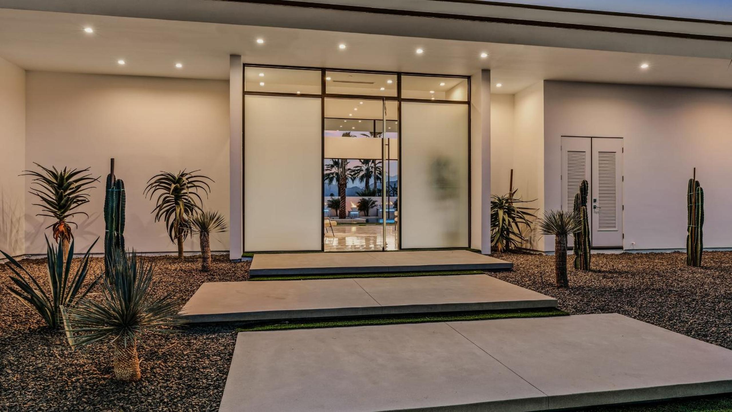 Sleeps 25 2 Luxury Villas w Pool Spa Putting Green Bravo by AvantStay