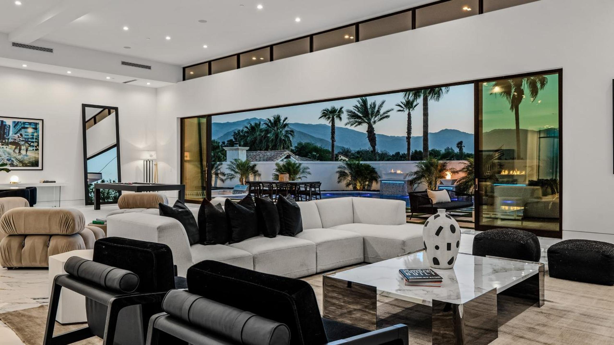 Sleeps 25 2 Luxury Villas w Pool Spa Putting Green Bravo by AvantStay