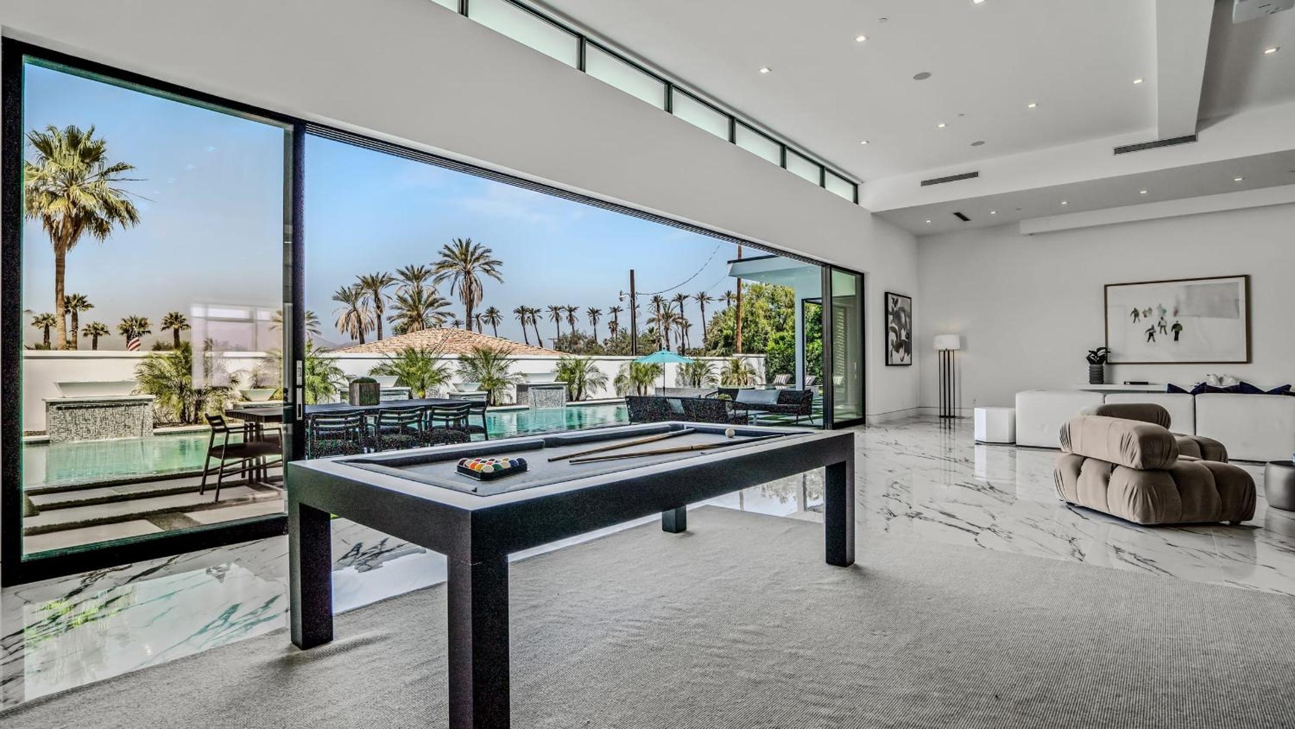 Sleeps 25 2 Luxury Villas w Pool Spa Putting Green Bravo by AvantStay