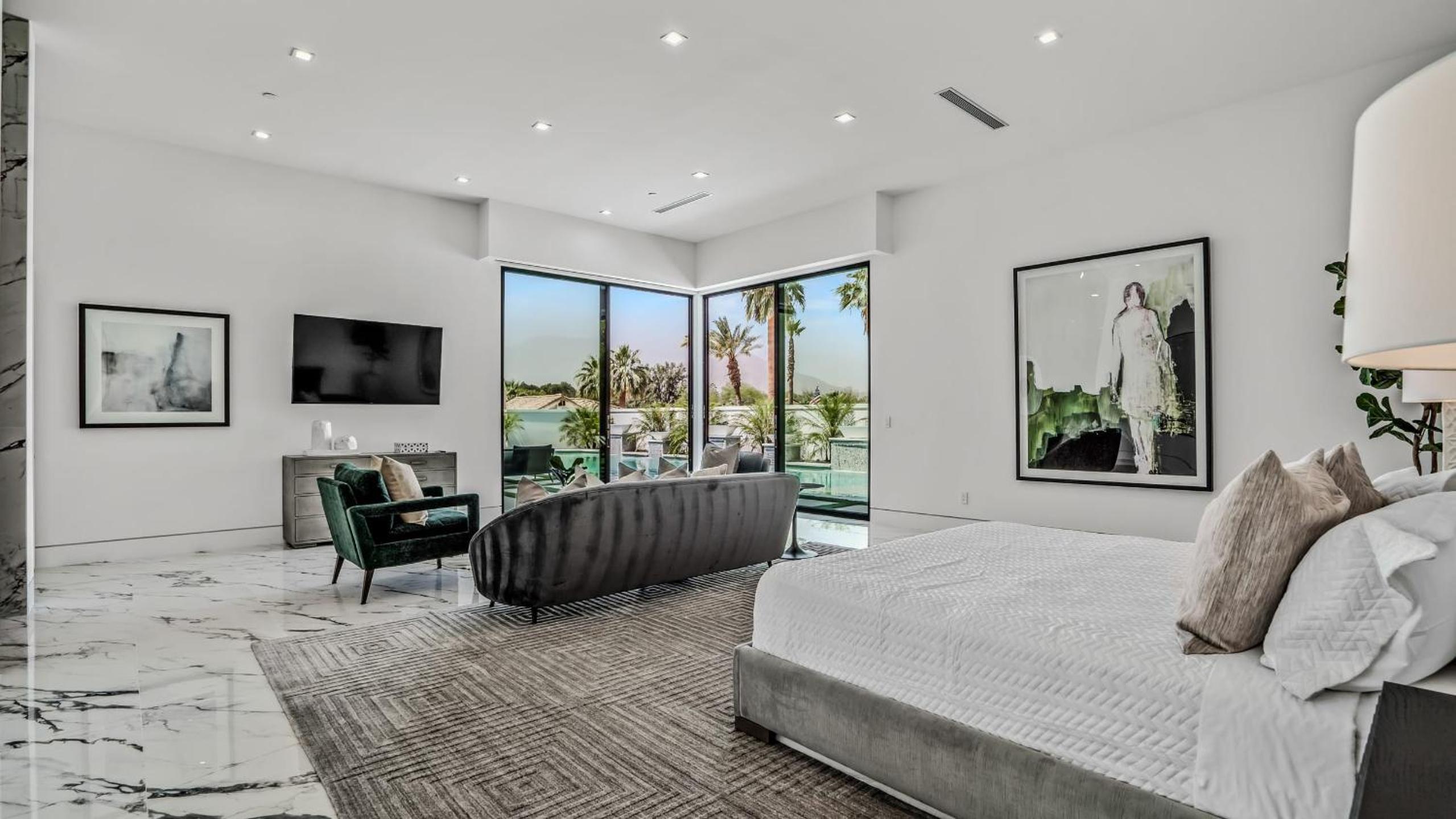 Sleeps 25 2 Luxury Villas w Pool Spa Putting Green Bravo by AvantStay