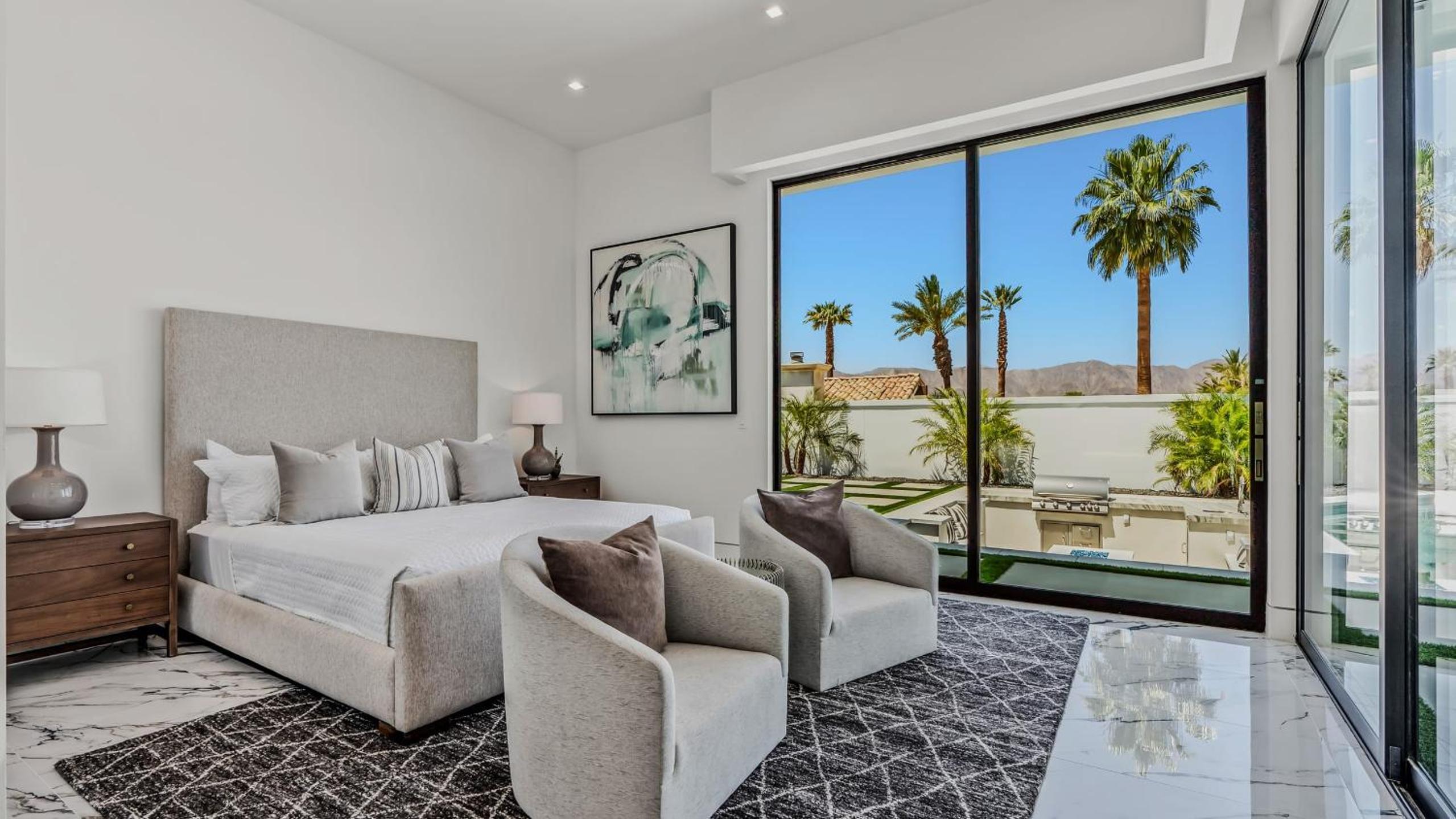 Sleeps 25 2 Luxury Villas w Pool Spa Putting Green Bravo by AvantStay