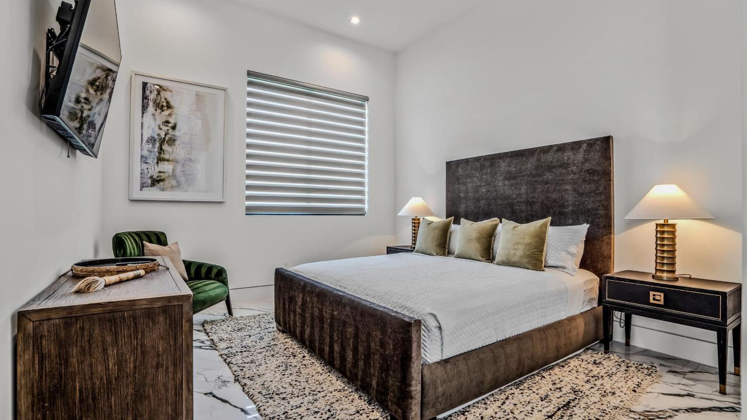 Sleeps 25 2 Luxury Villas w Pool Spa Putting Green Bravo by AvantStay
