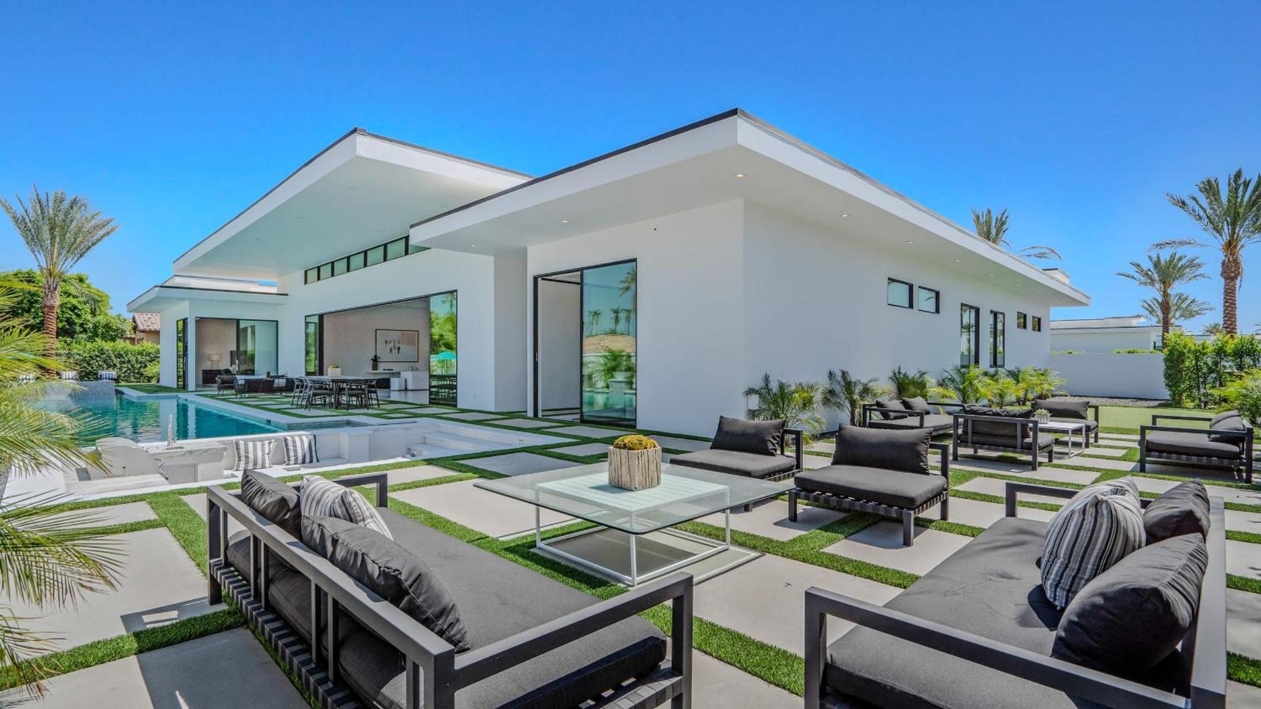 Sleeps 25 2 Luxury Villas w Pool Spa Putting Green Bravo by AvantStay