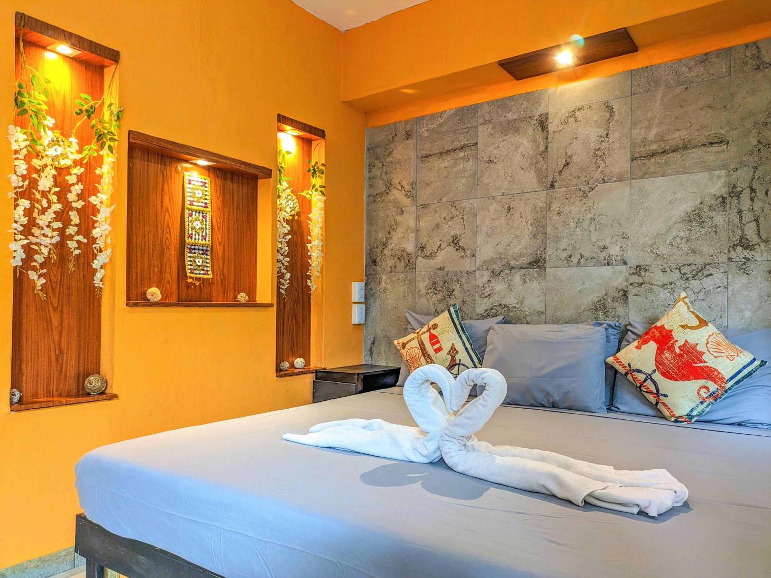 500m to Beach Comfy Romantic Suite Memory Foam King Bed AC Fast WiFi Value Stay 1A