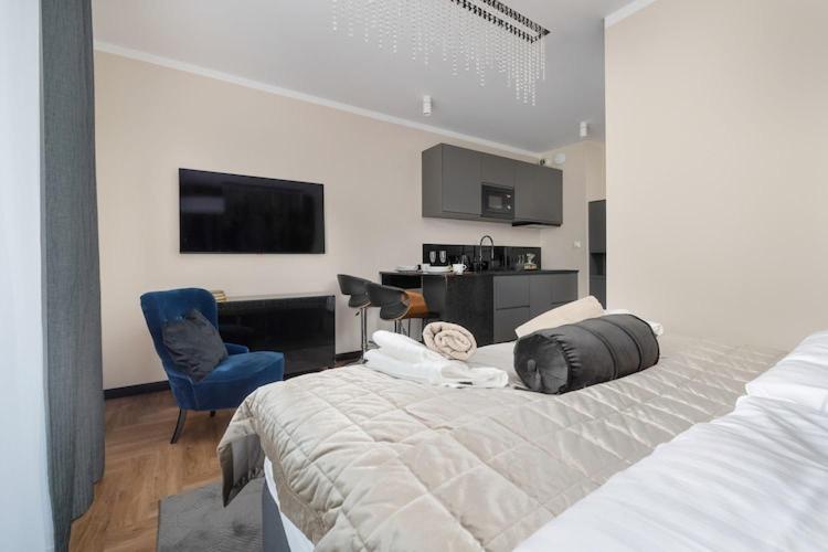 Holiday studio with balcony, indoor pool, sauna