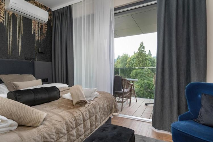 Holiday studio with balcony, indoor pool, sauna