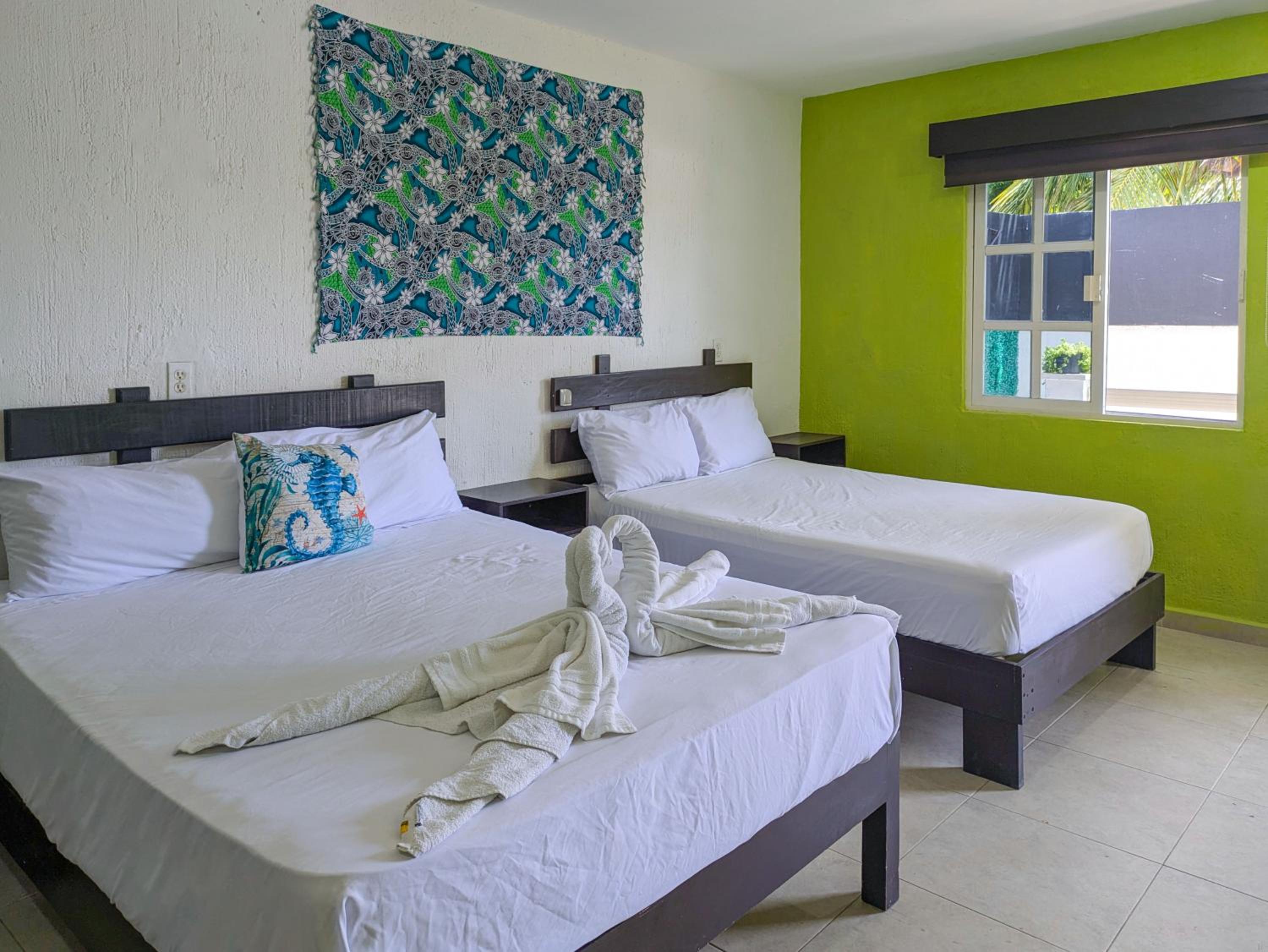 Bright & Airy Family Suite 2 Full Beds Walk to Beach Kitchen AC WiFi Great Value 8A