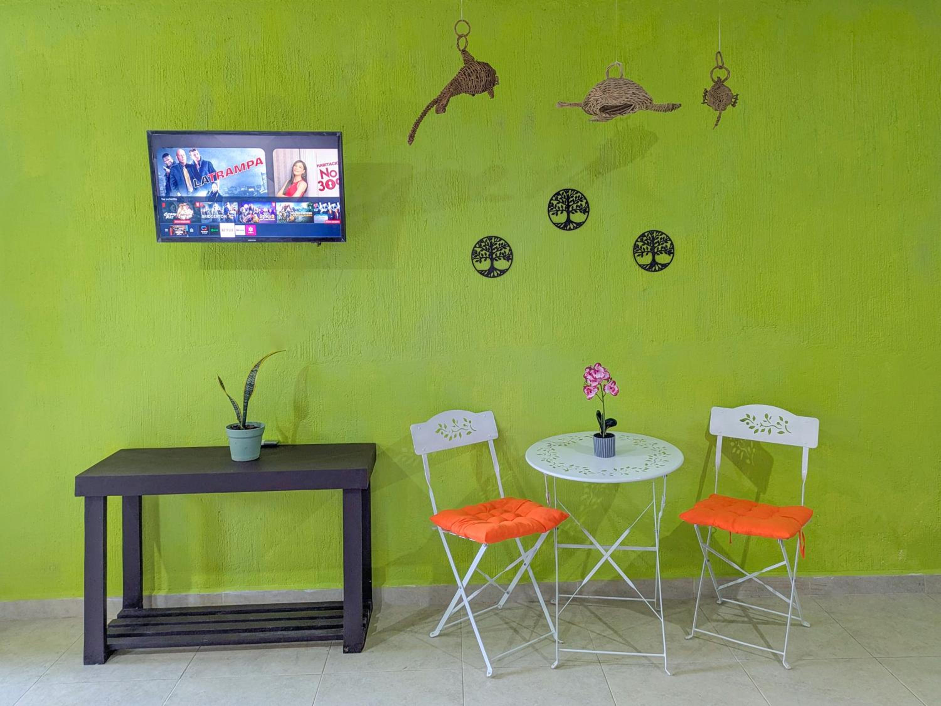 Bright & Airy Family Suite 2 Full Beds Walk to Beach Kitchen AC WiFi Great Value 8A