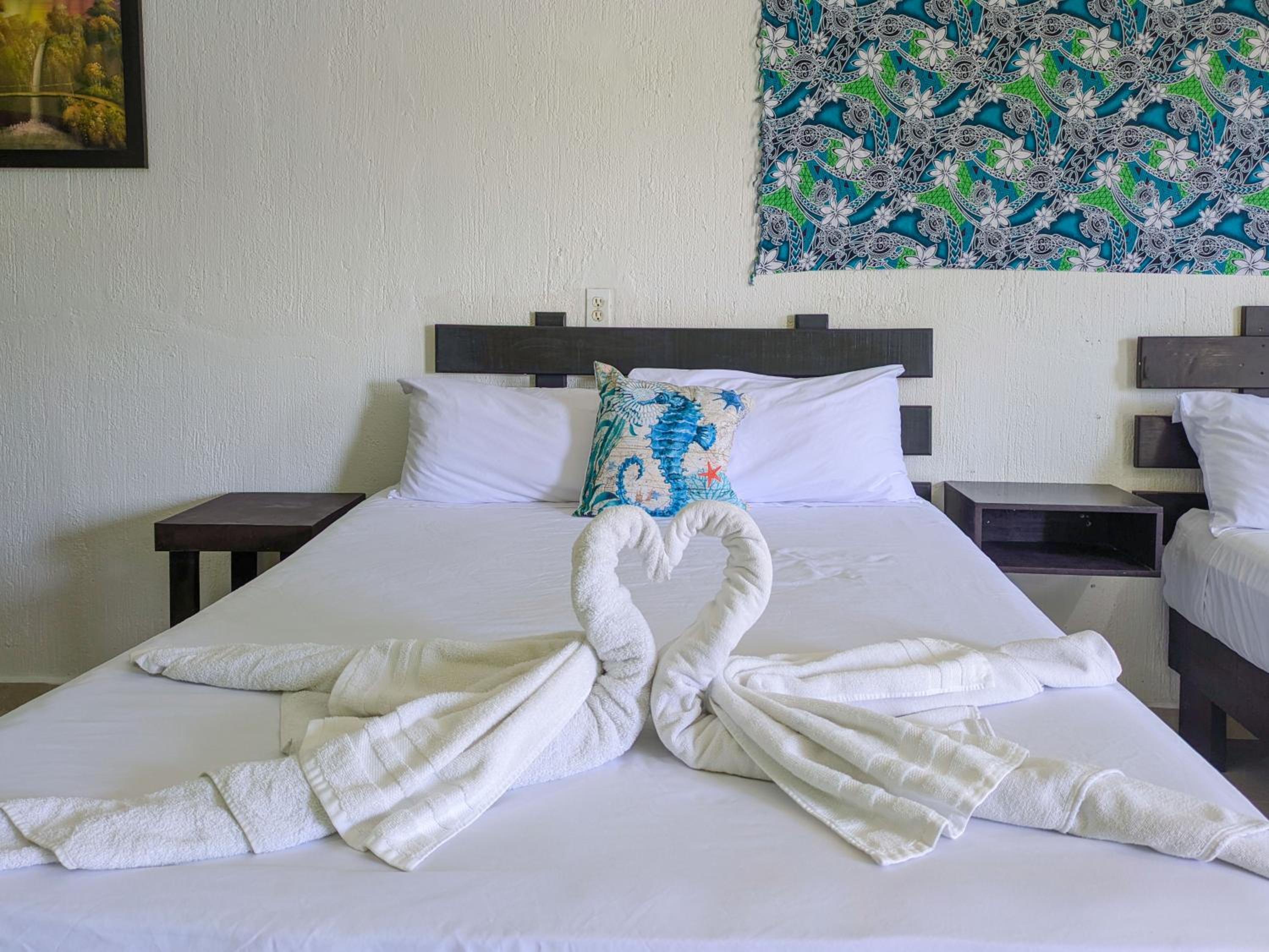 Bright & Airy Family Suite 2 Full Beds Walk to Beach Kitchen AC WiFi Great Value 8A