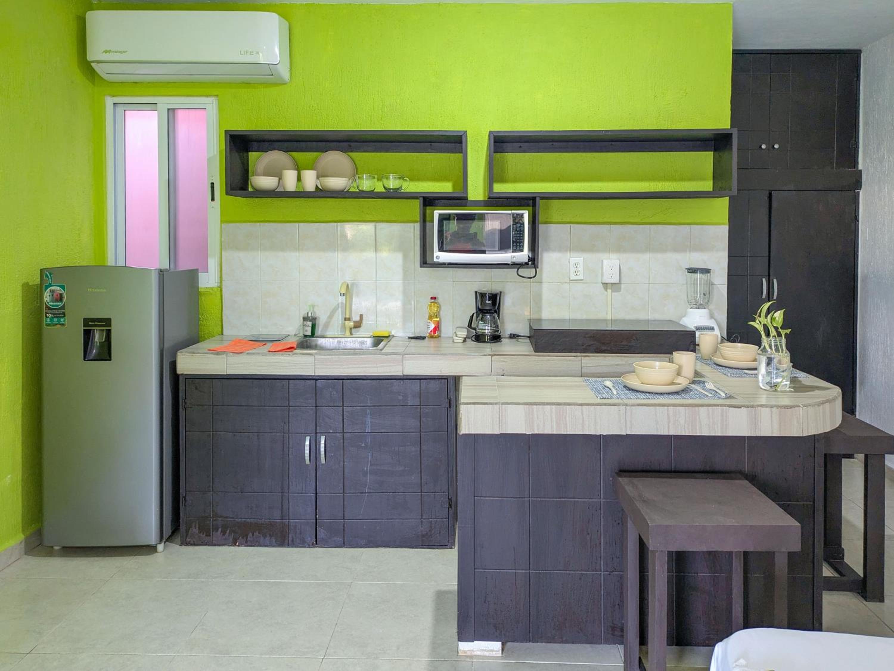 Bright & Airy Family Suite 2 Full Beds Walk to Beach Kitchen AC WiFi Great Value 8A