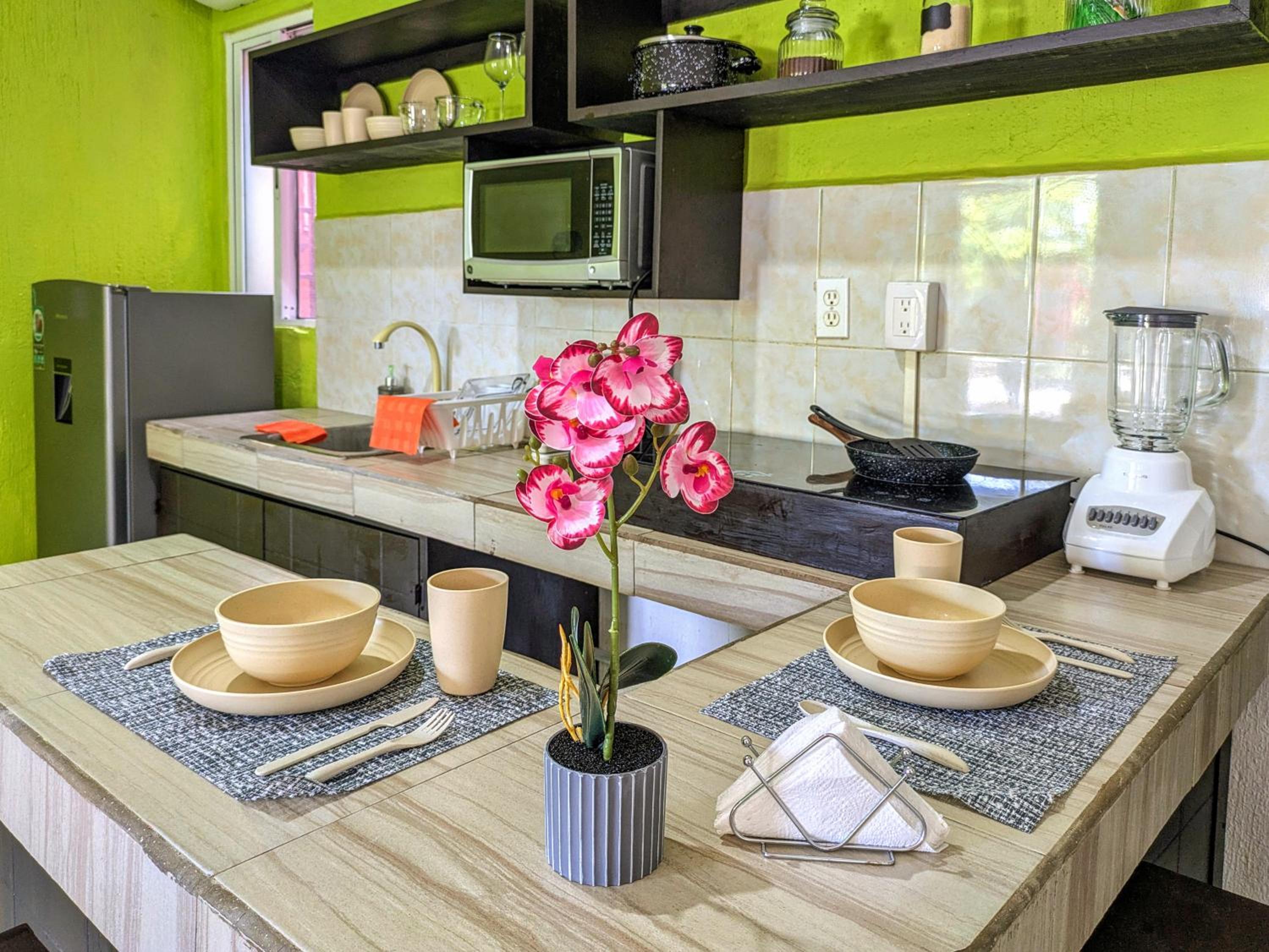 Bright & Airy Family Suite 2 Full Beds Walk to Beach Kitchen AC WiFi Great Value 8A