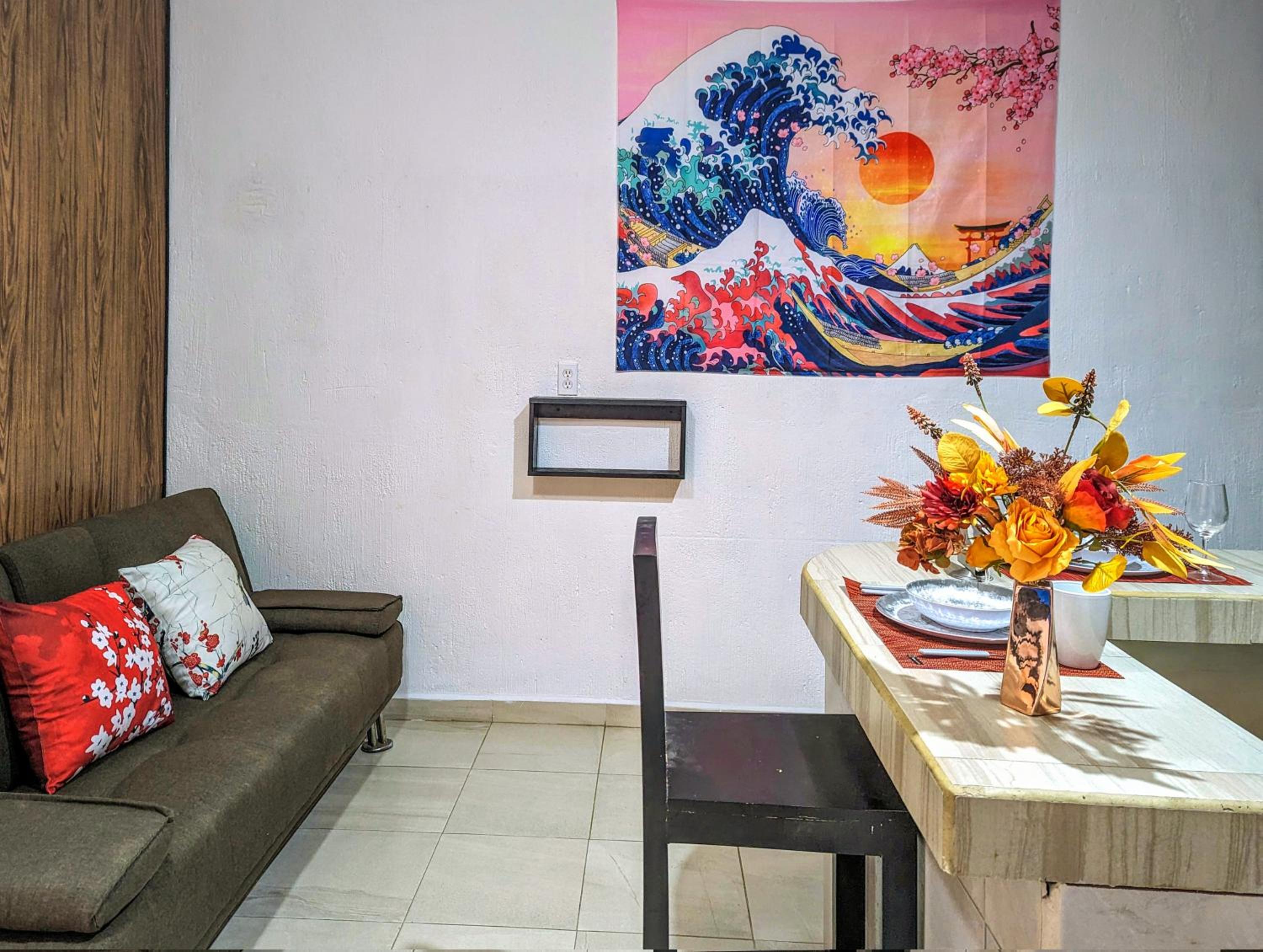 Romantic Apartment for You with King Memory Foam Bed, Full Kitchen, 8 Min Walk to Beach 6B