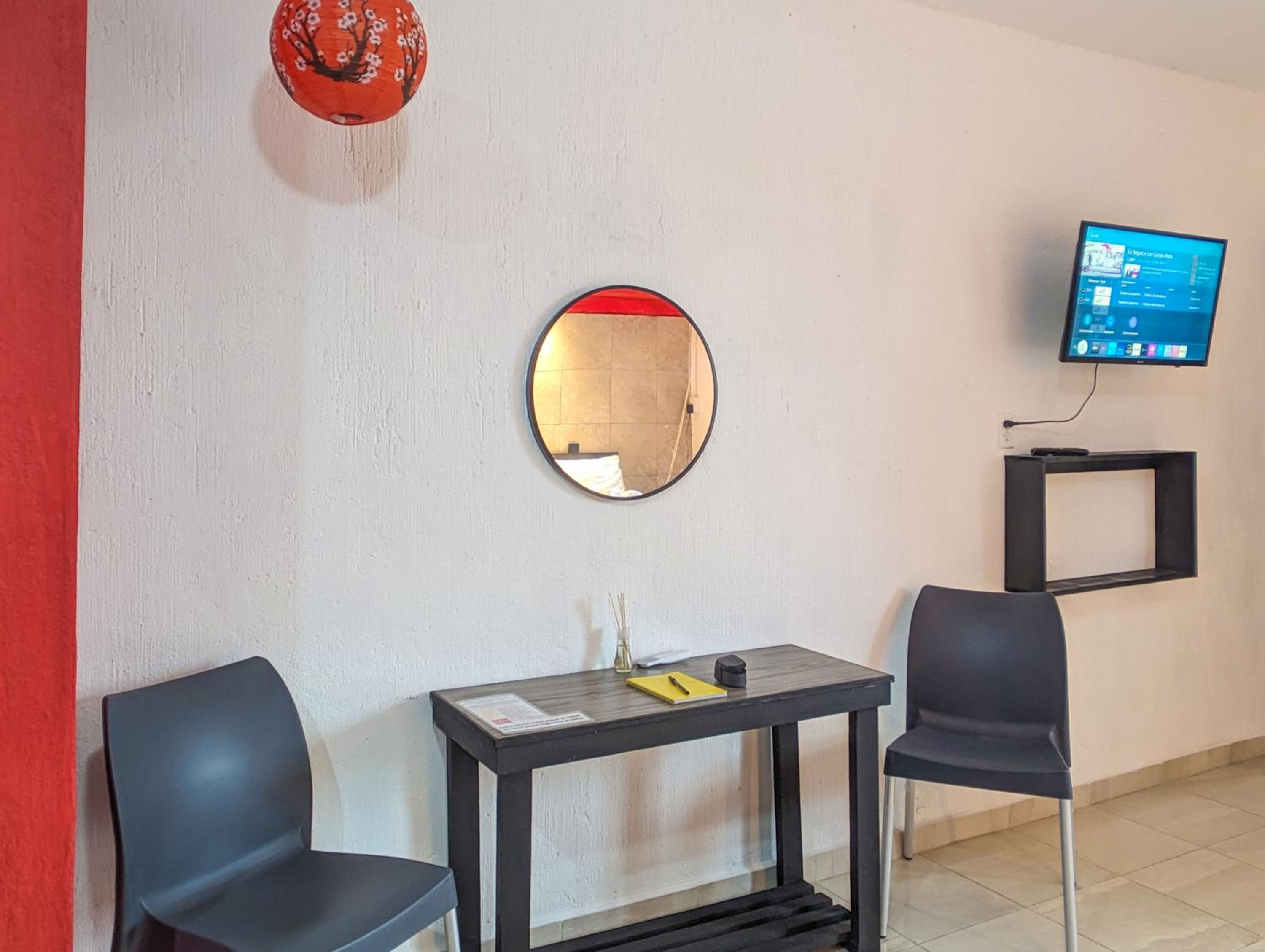 Romantic Apartment for You with King Memory Foam Bed, Full Kitchen, 8 Min Walk to Beach 6B