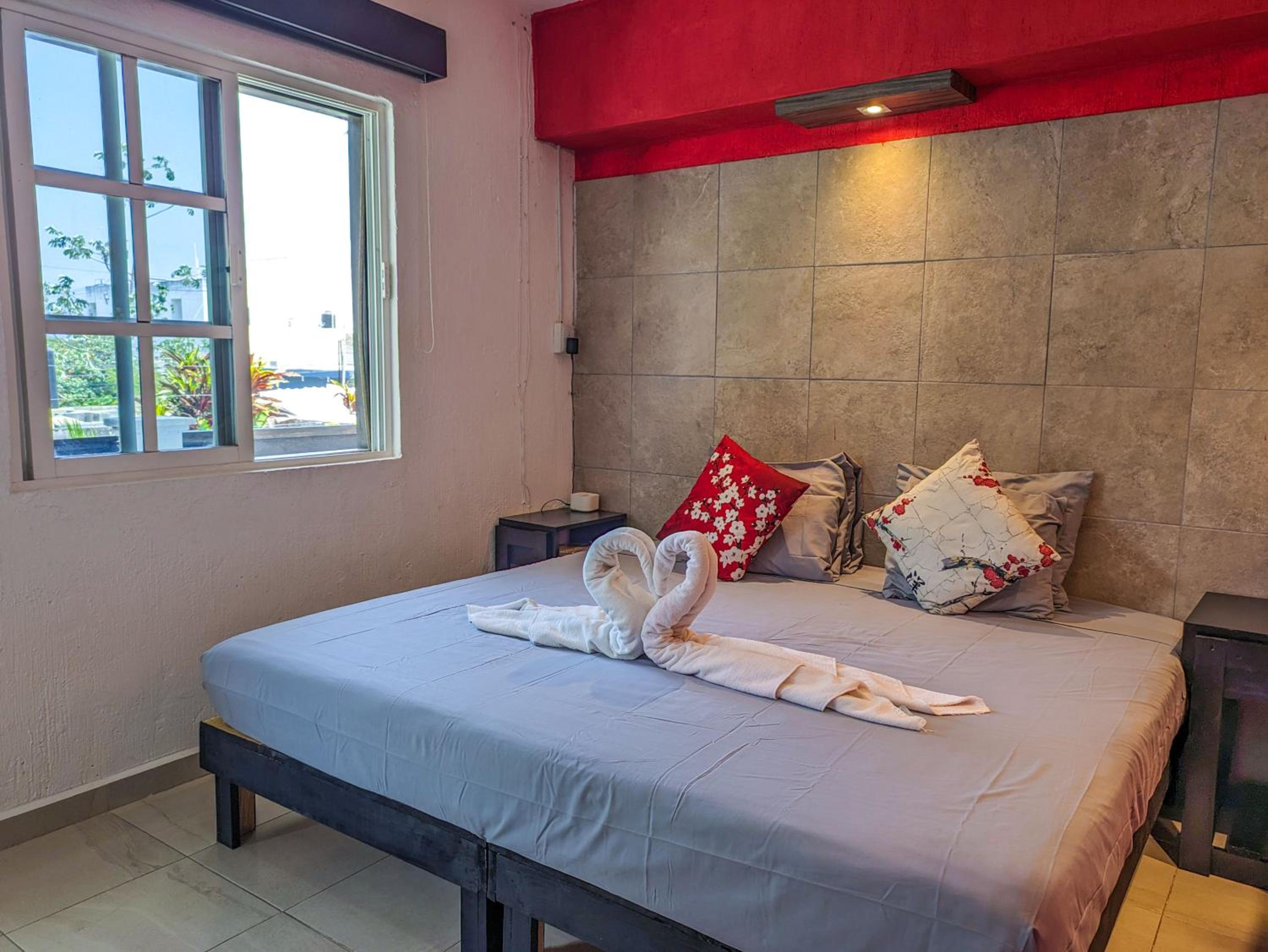 Romantic Apartment for You with King Memory Foam Bed, Full Kitchen, 8 Min Walk to Beach 6B