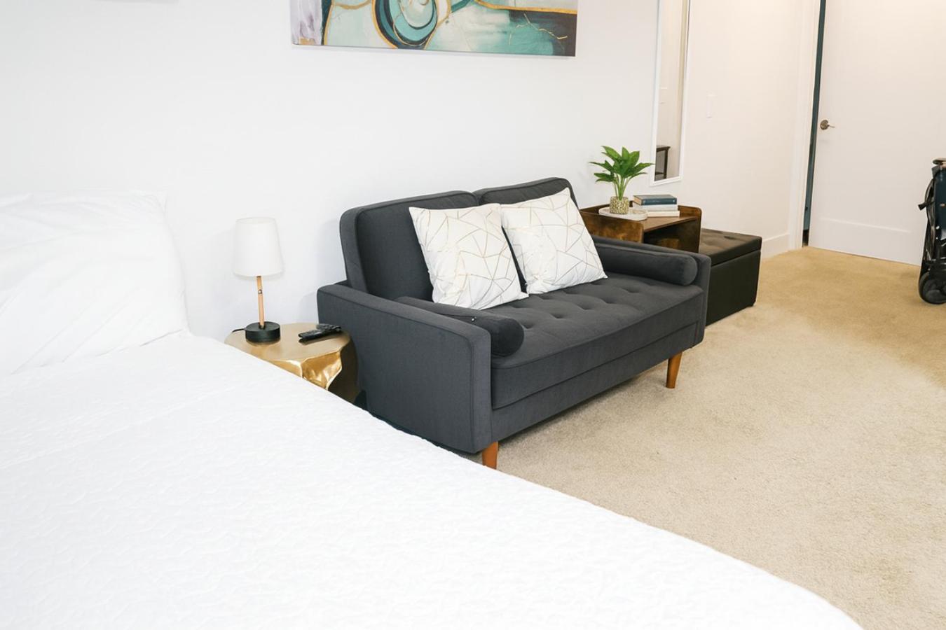Ocean Breeze Marina Suites with Pool, Gym & Hot Tub