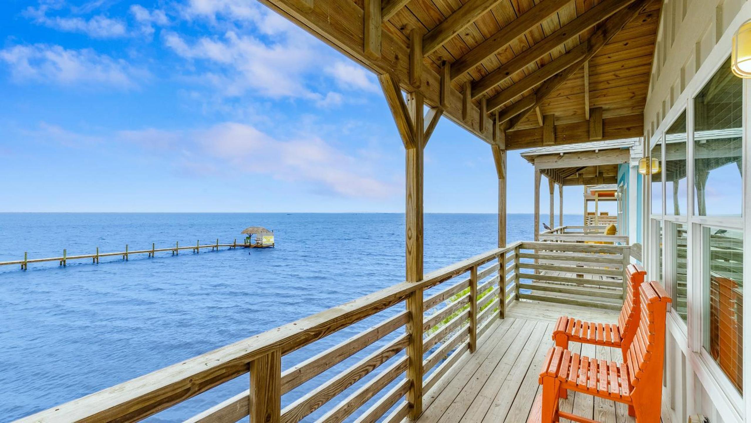 Waterfront Shared Boat Dock Pool w Views Ariel’s Grotto by AvantStay