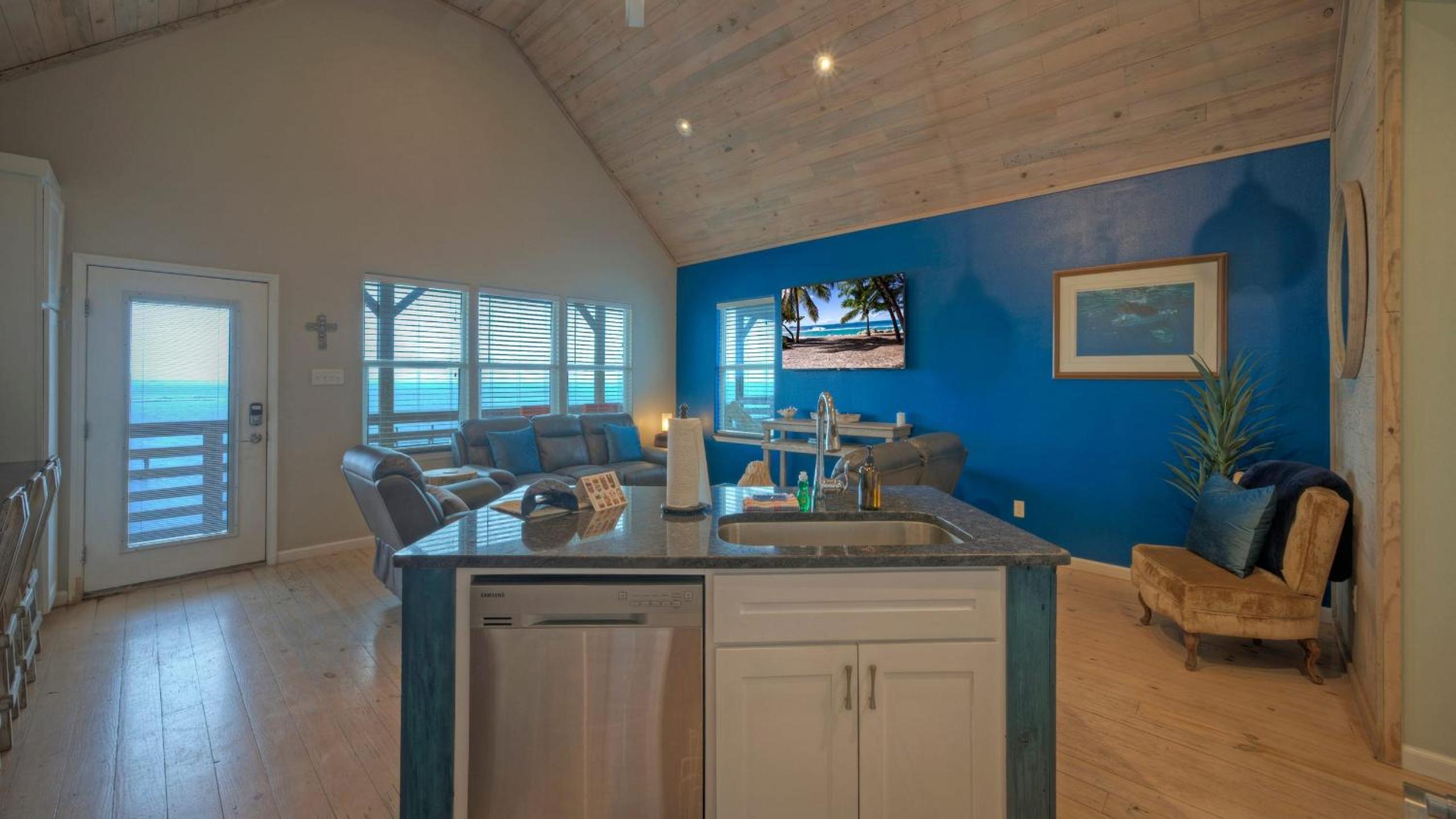 Waterfront Shared Boat Dock Pool w Views Ariel’s Grotto by AvantStay