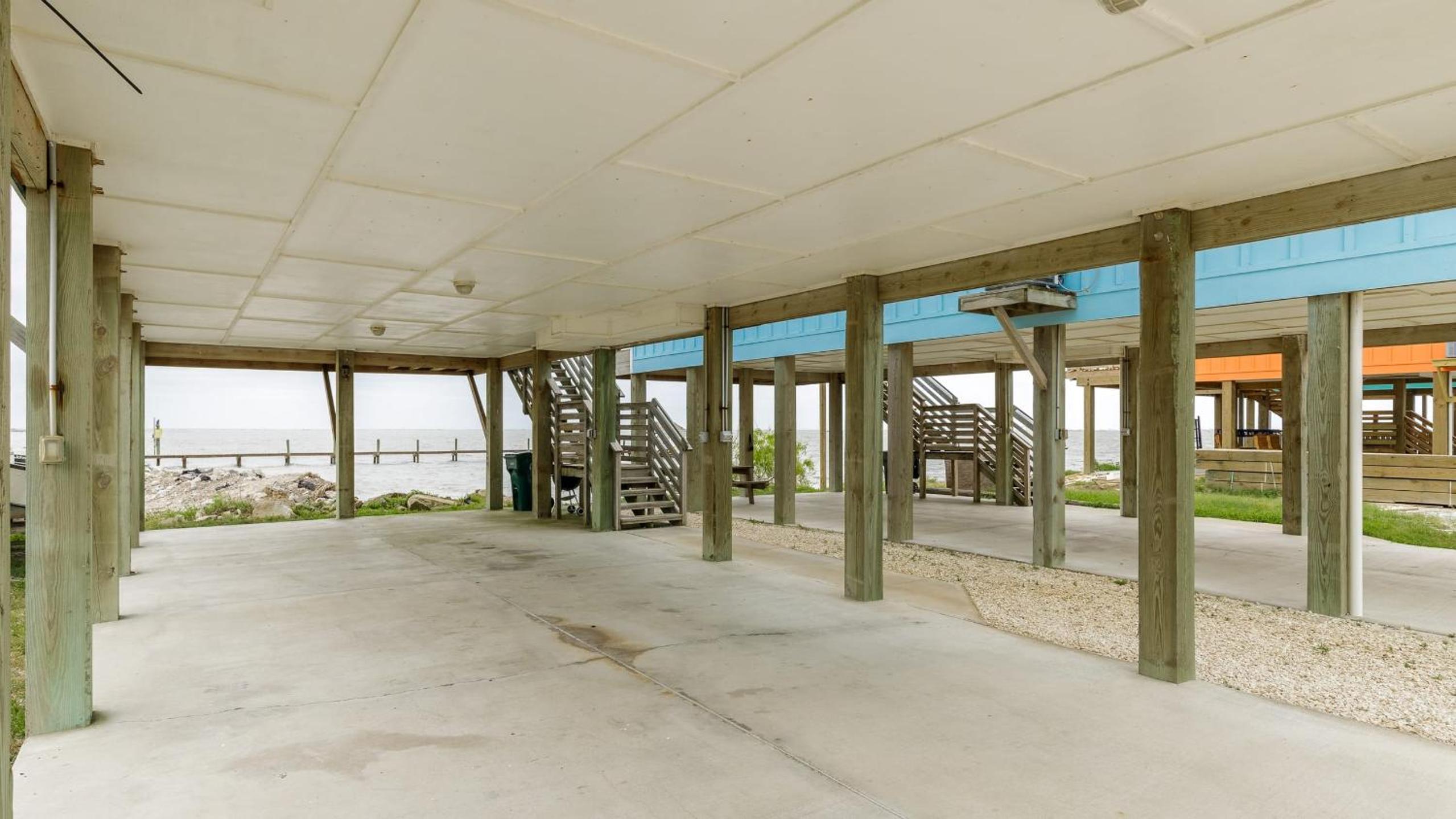 Waterfront Shared Boat Dock Pool w Views Ariel’s Grotto by AvantStay